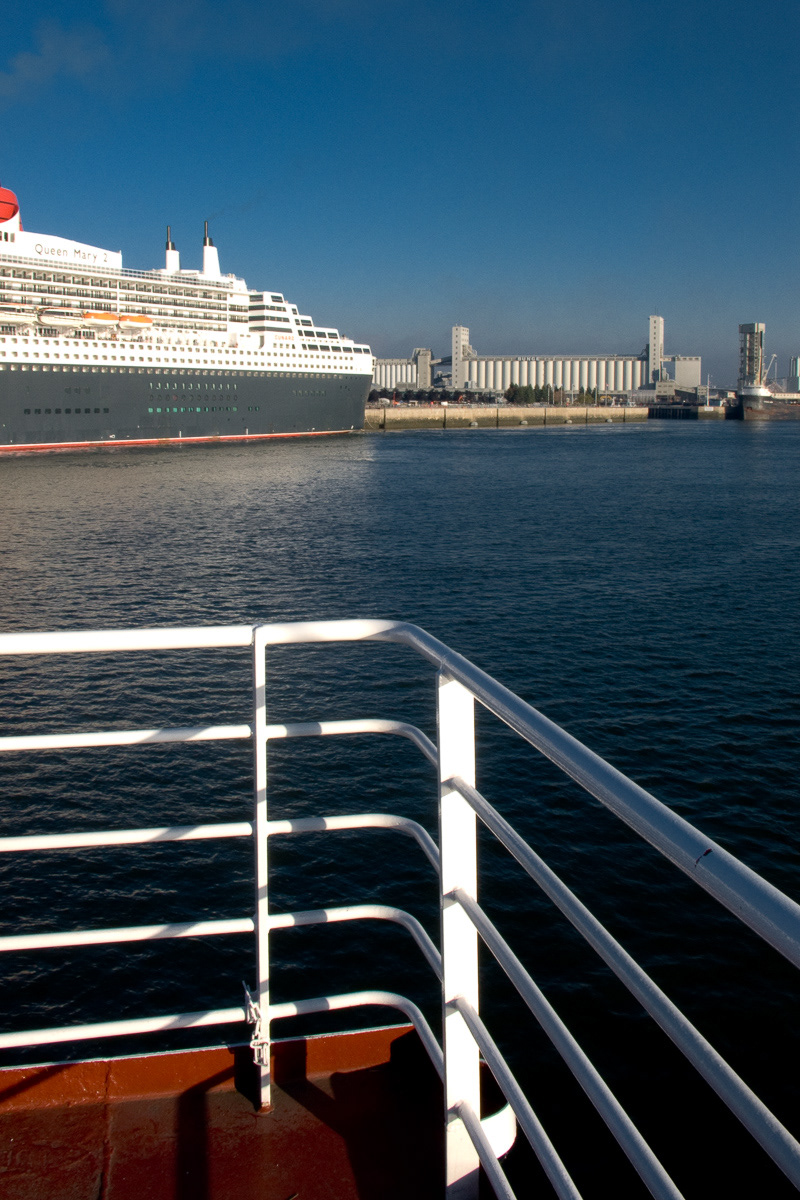 Le Queen Mary II à quai à Québec