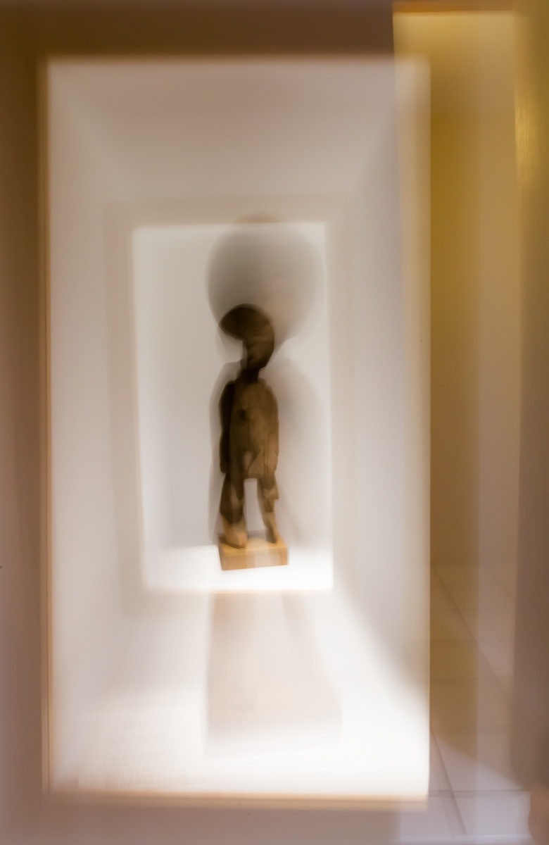 22-Statuette