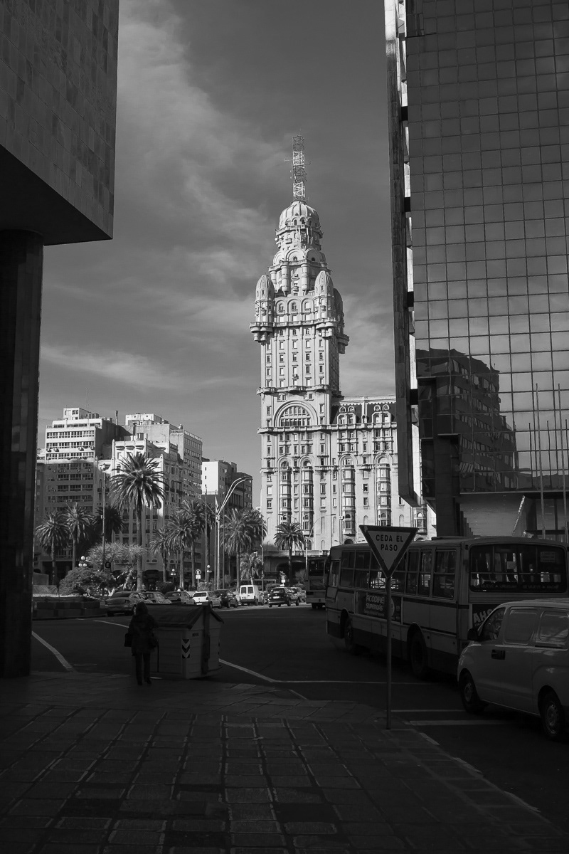 Centre de Montevideo, le Palacio Salvo.