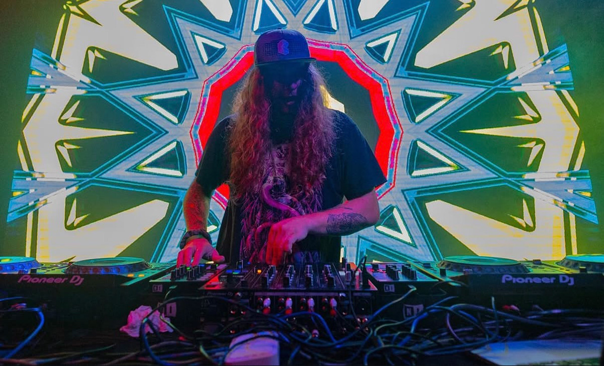 California's Ravenscoon performing at Elevation 27