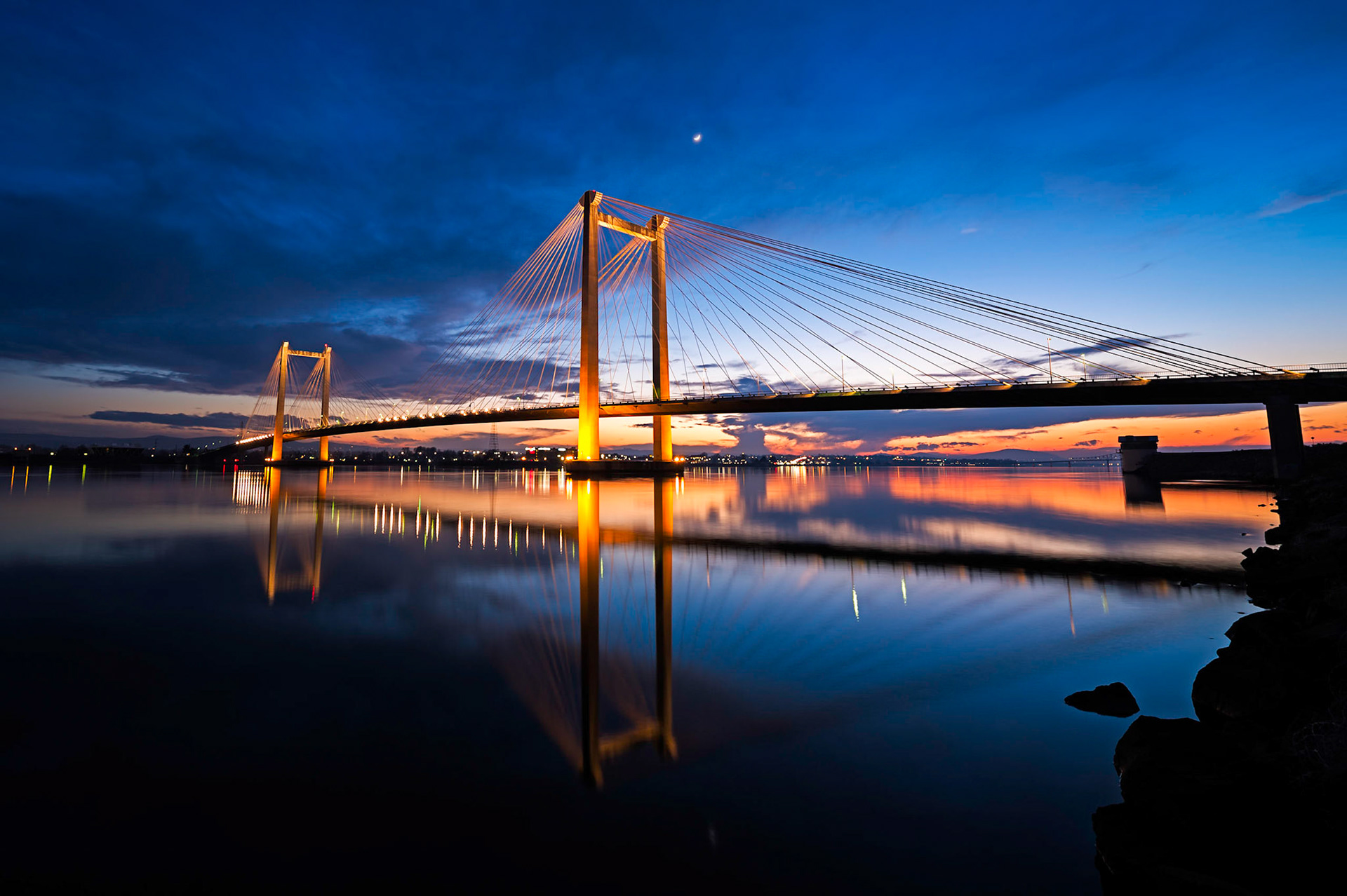 The Ed Hendler Cable Bridge spans the Columbia River between the cities of Pasco and Kennewick in southeastern Washington State.    Thank you for viewing, voting and /or any constructive comments.      Enhance viewing by presssing "H" then "M"