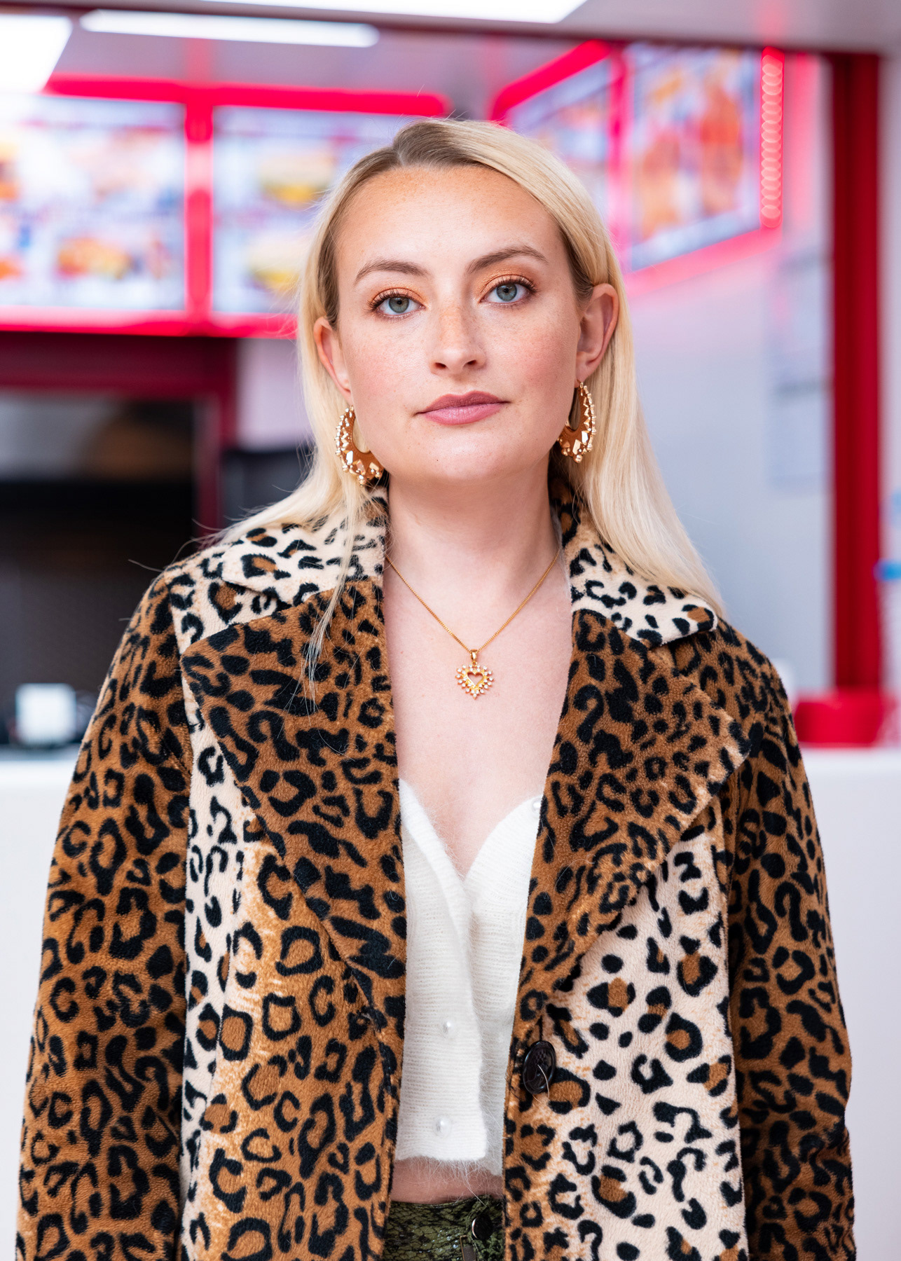 Amelia Dimoldenberg, Chicken Shop Date