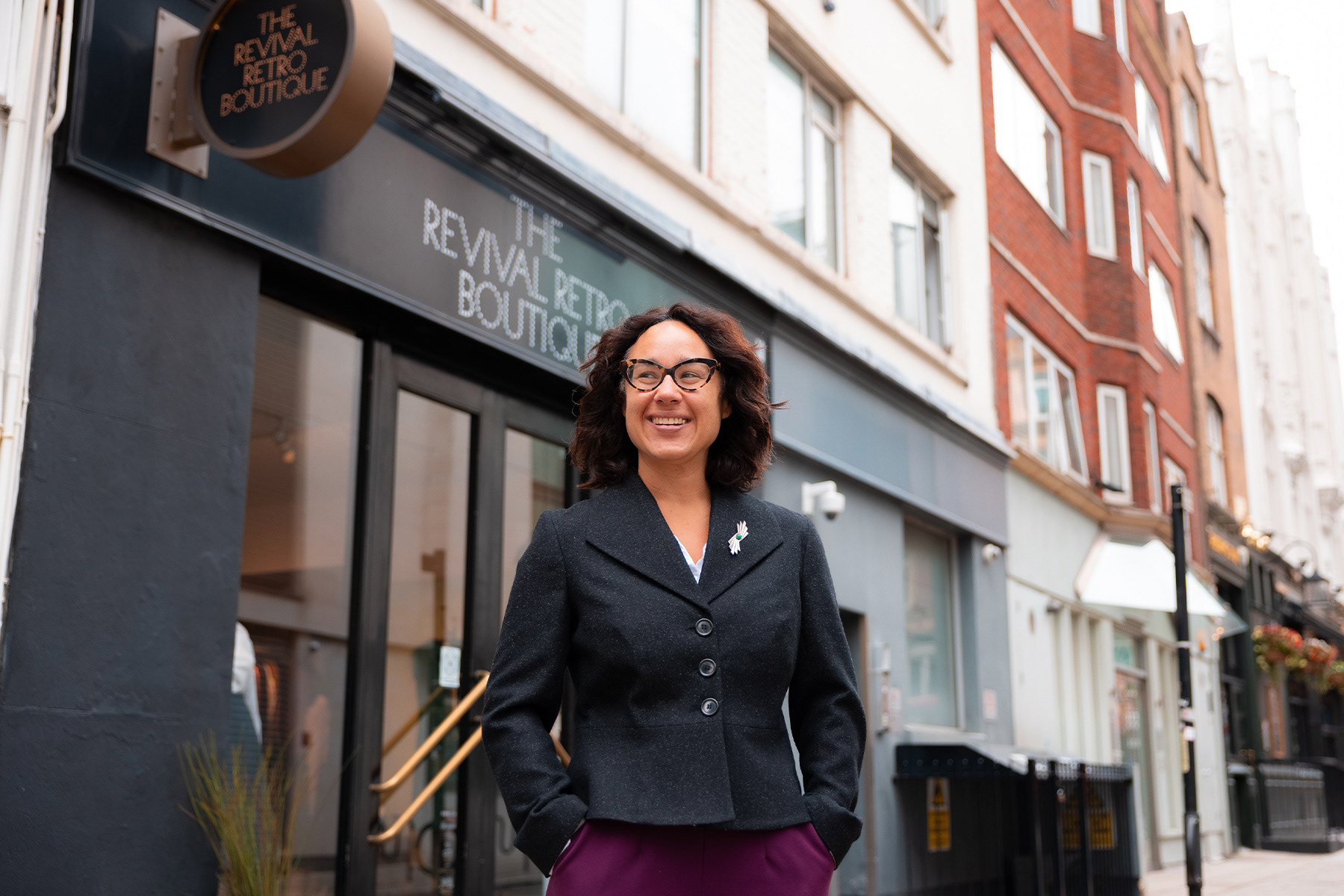 Rowena Howie, Revival-Retro