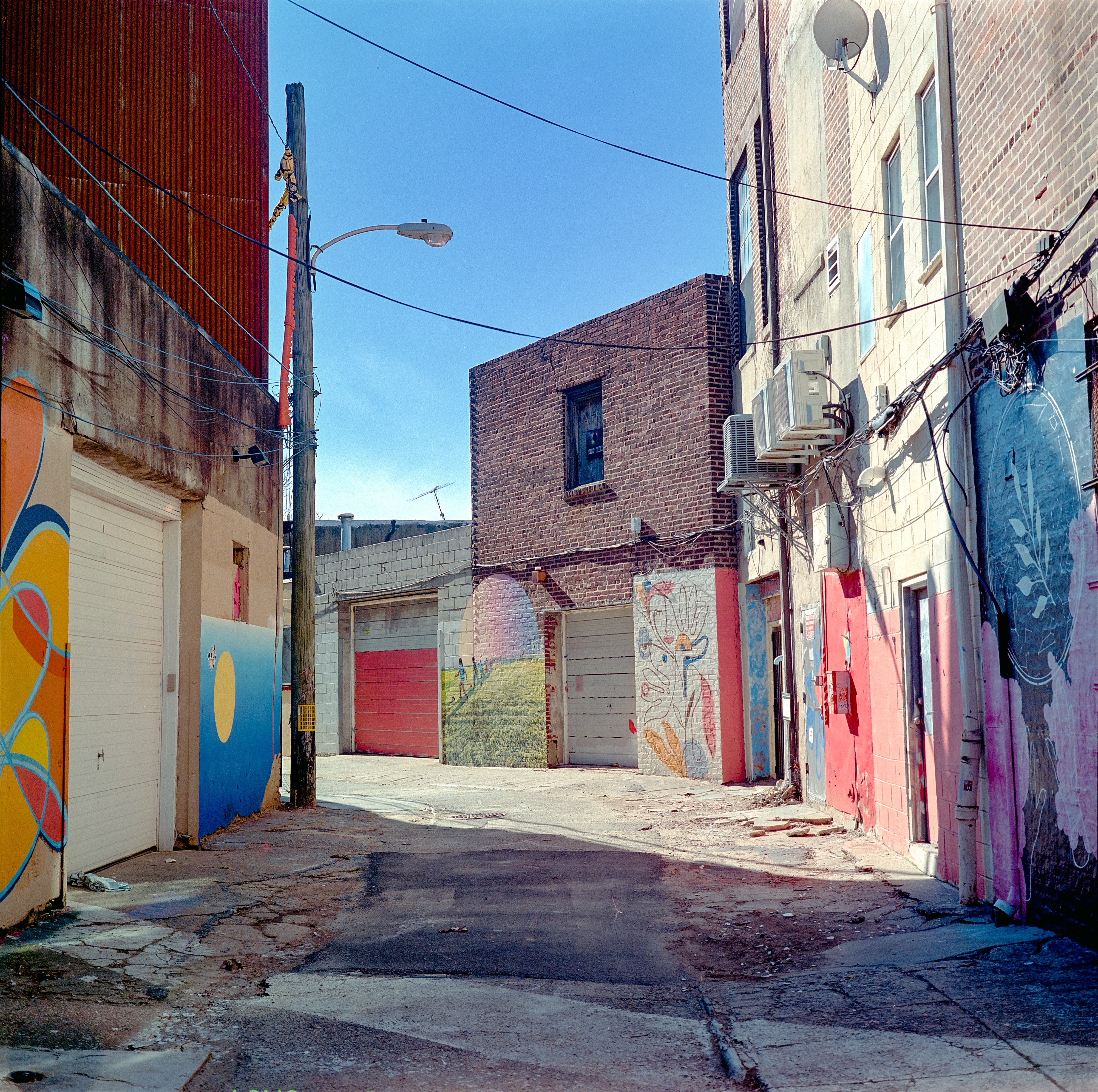 Electric Street, Mamiya 6, 75mm f3.5, LOMO CN400