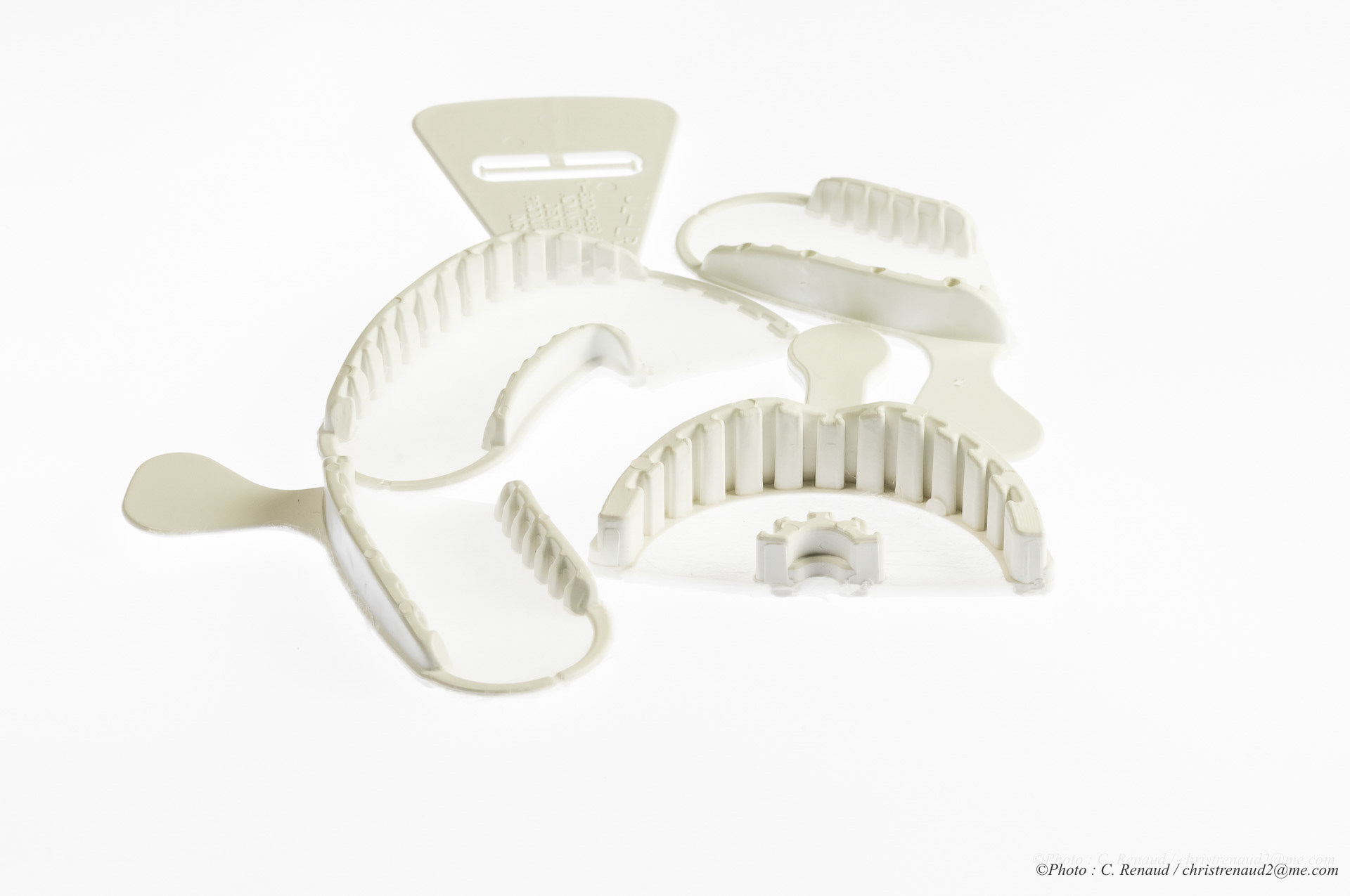 Moule orthodontique, fond blanc