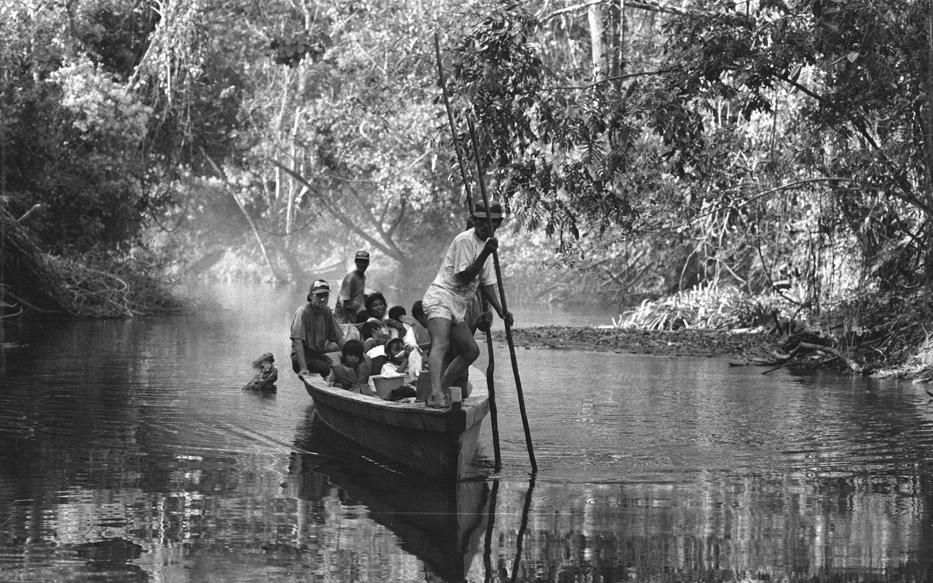 A group of returning Mayan refugees coming down the Rio Ingerto to Los Angeles in the Ixcan Jungle, Guatemala with one Danish accompanier.