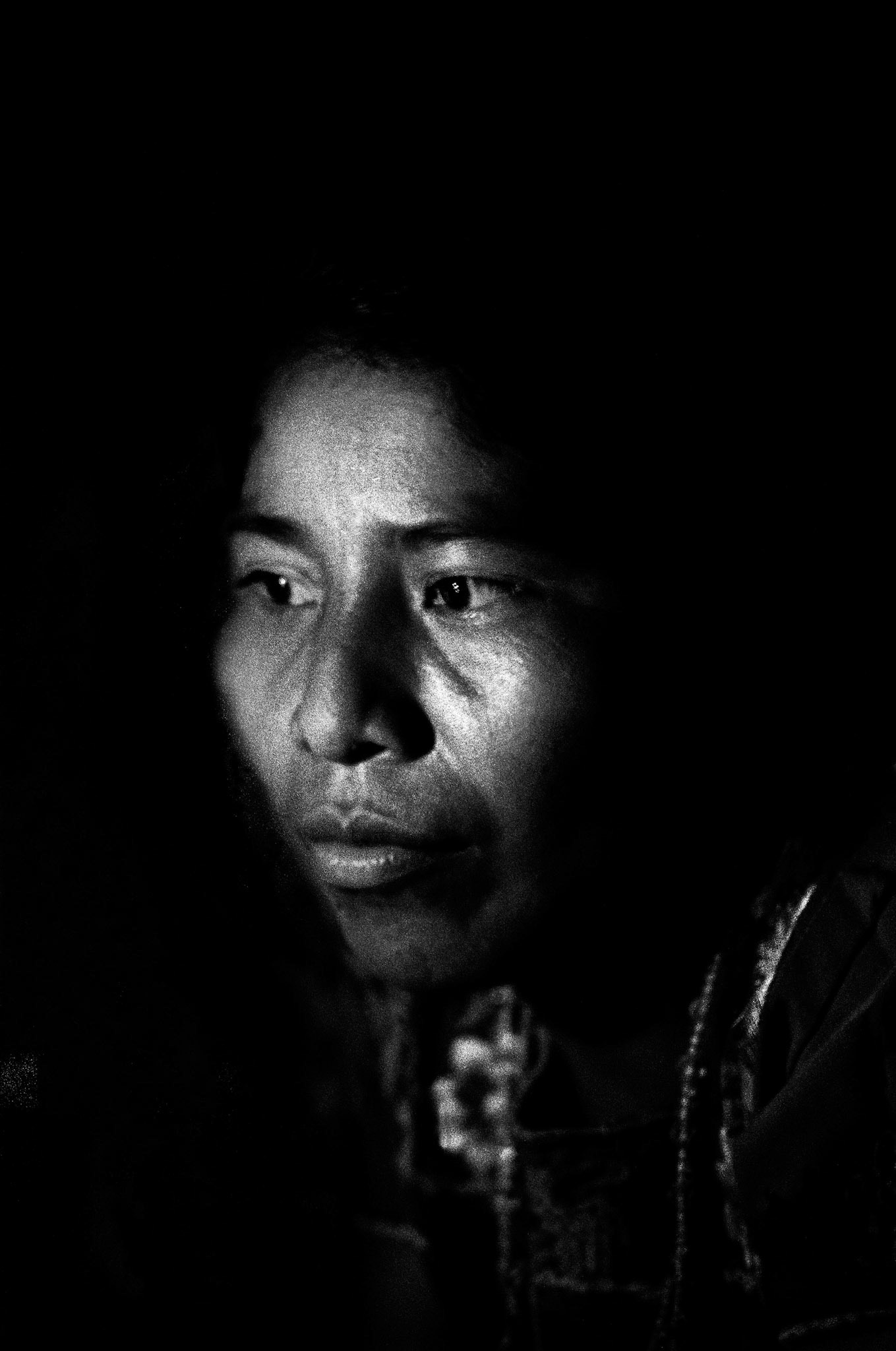Teresa (sp) a returned refugee tells her story to a group of foreigners in the temporary settlement of VeraCruz in the Ixcan jungle.