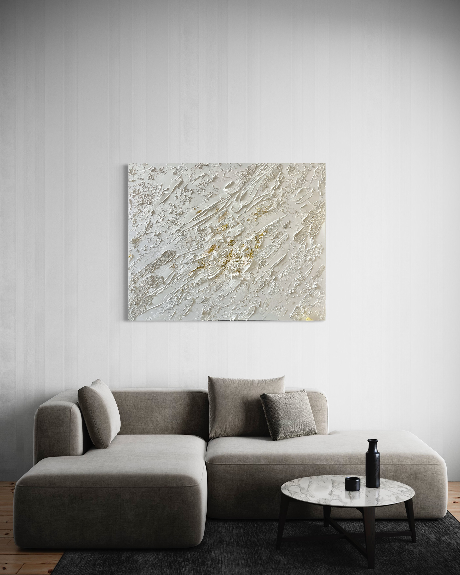 Abstraktes Gemälde „Powerful“ mit tiefen Strukturen und starker Ausstrahlung im Wohnzimmer, moderne Kunst von Carolin Vogelmann