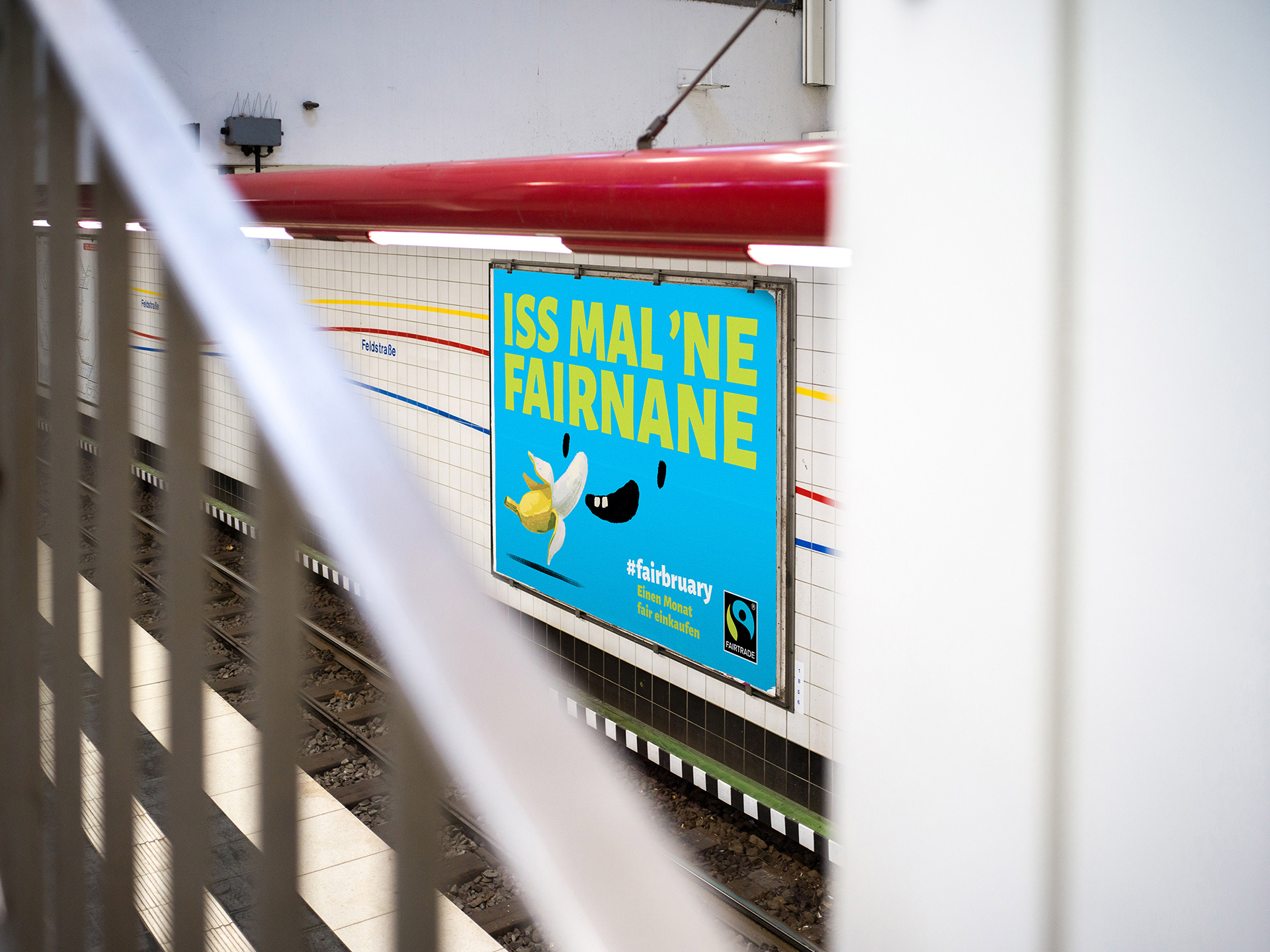 Foto von einem Fairtradeplakat in einer U-Bahnhaltestelle