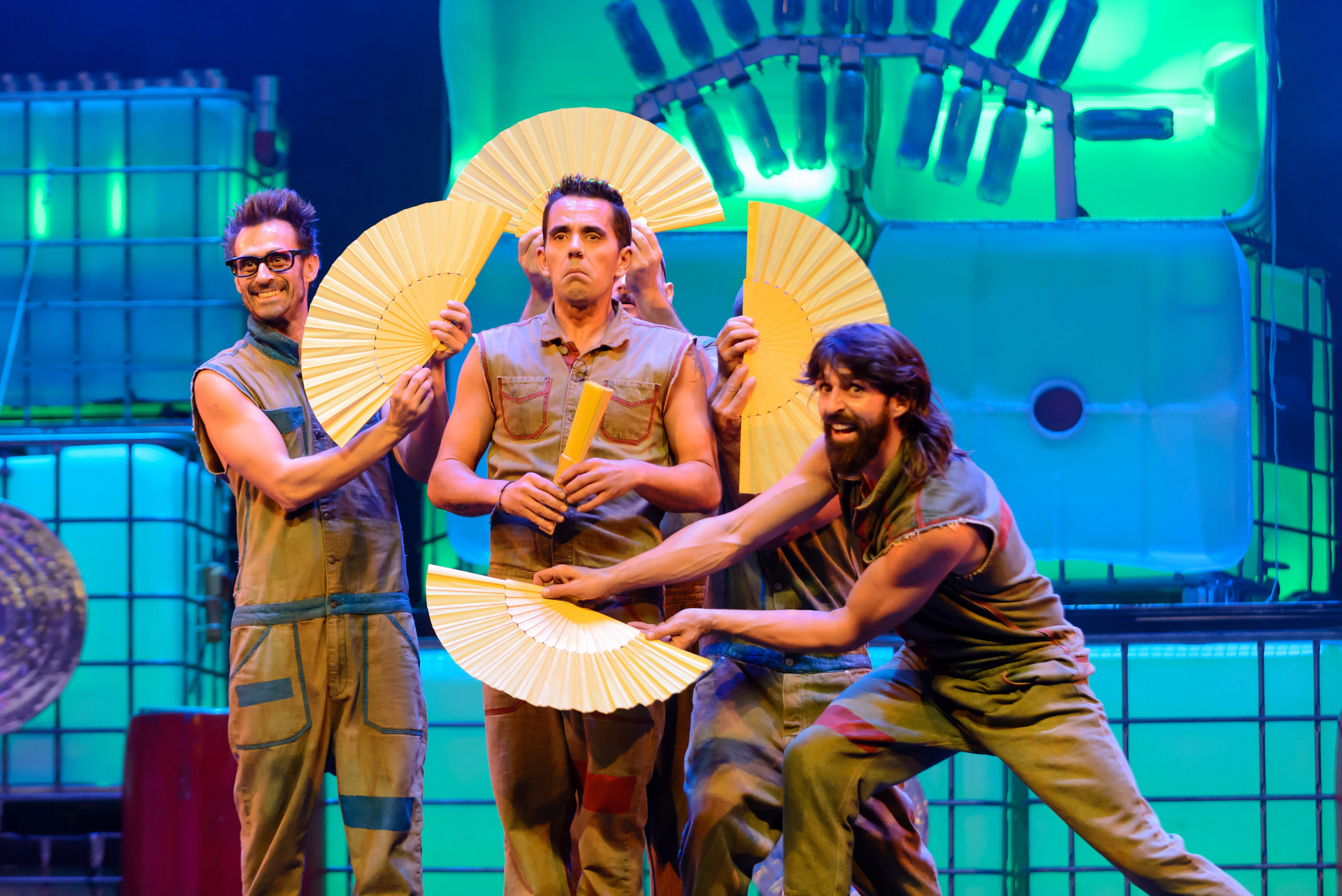 Toom Pak, Espectáculo