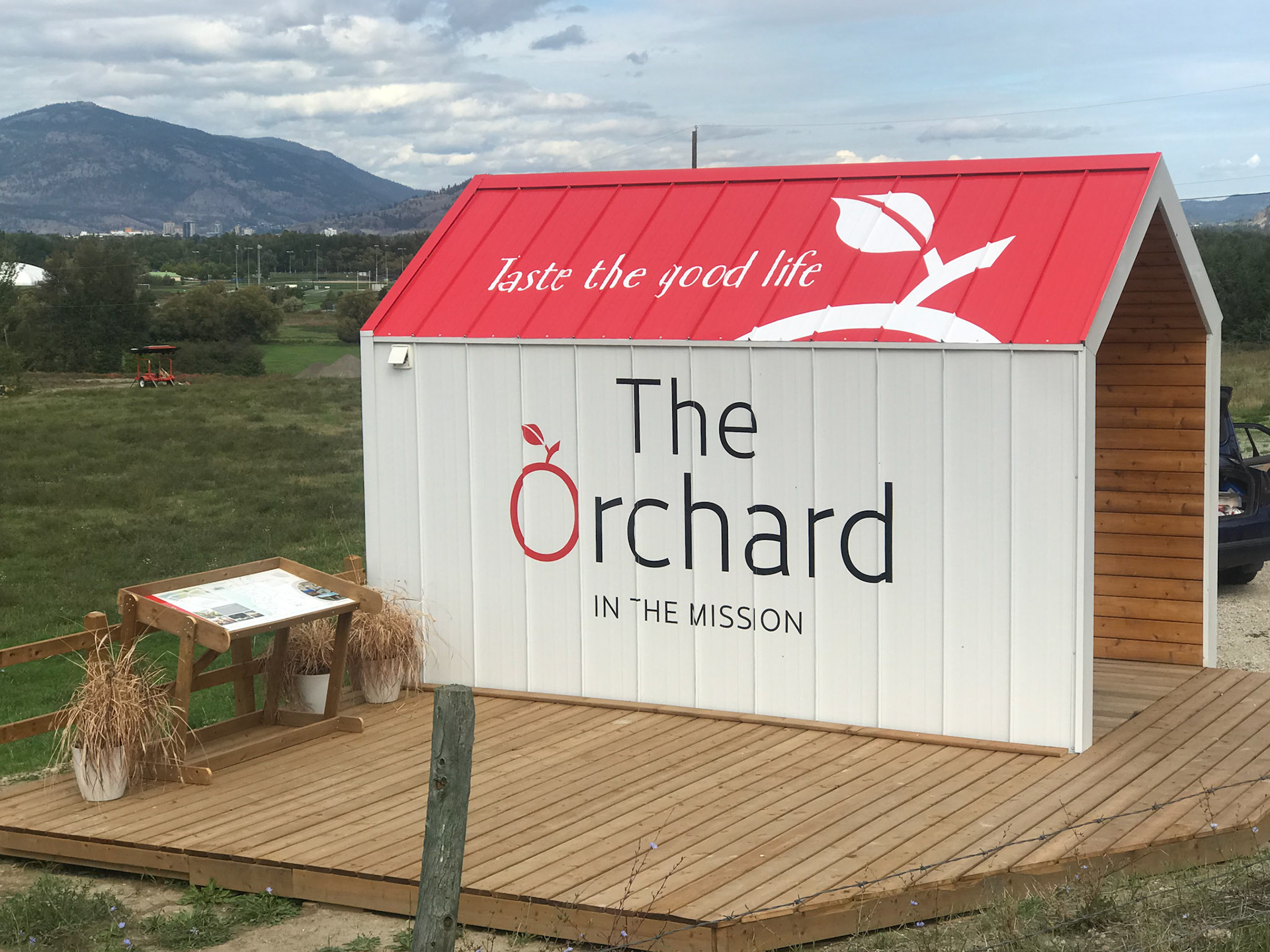 Roof wrap with graphic