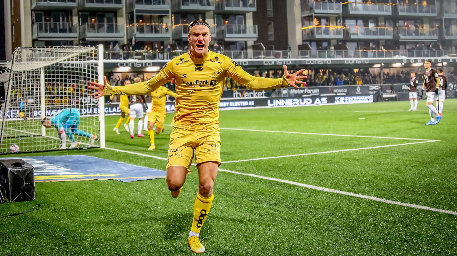 Ballen i kassa etter 1 minutt - Botheim!