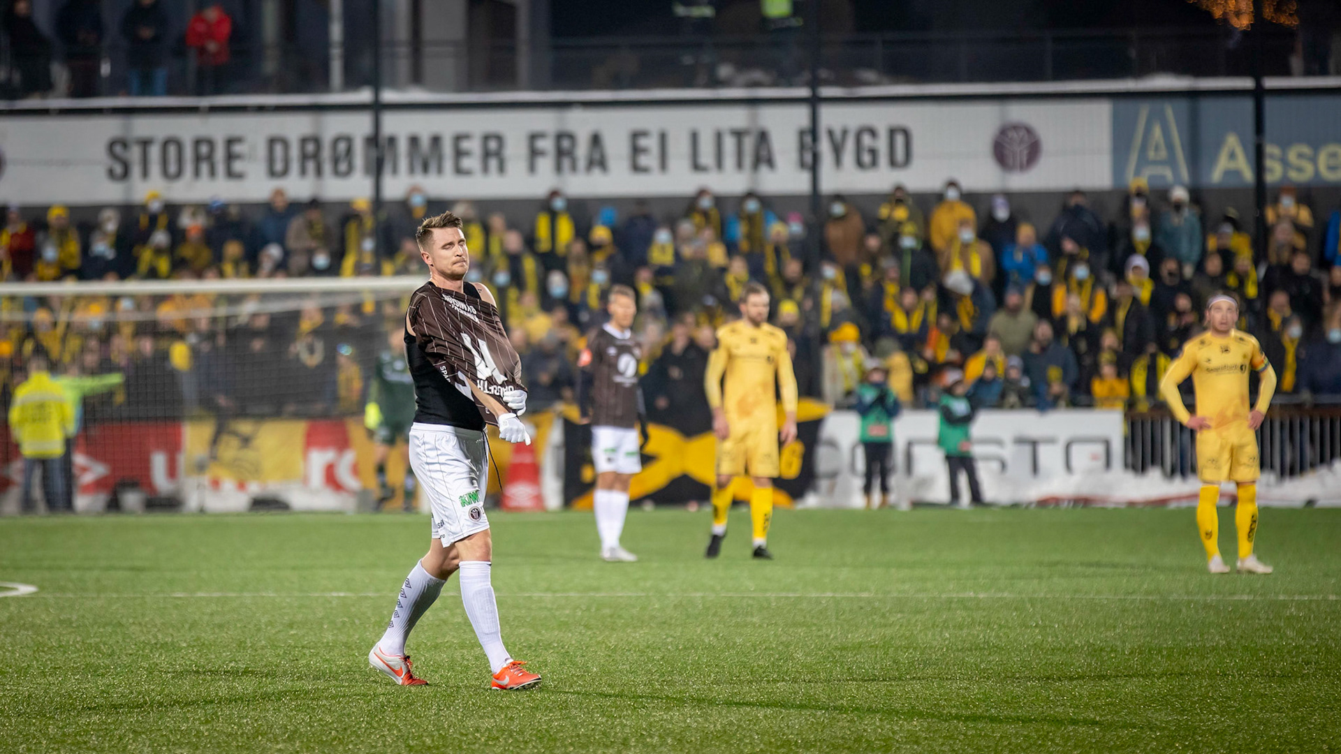 En legende takker av. Christian Gauset tar av seg drakta for siste gang