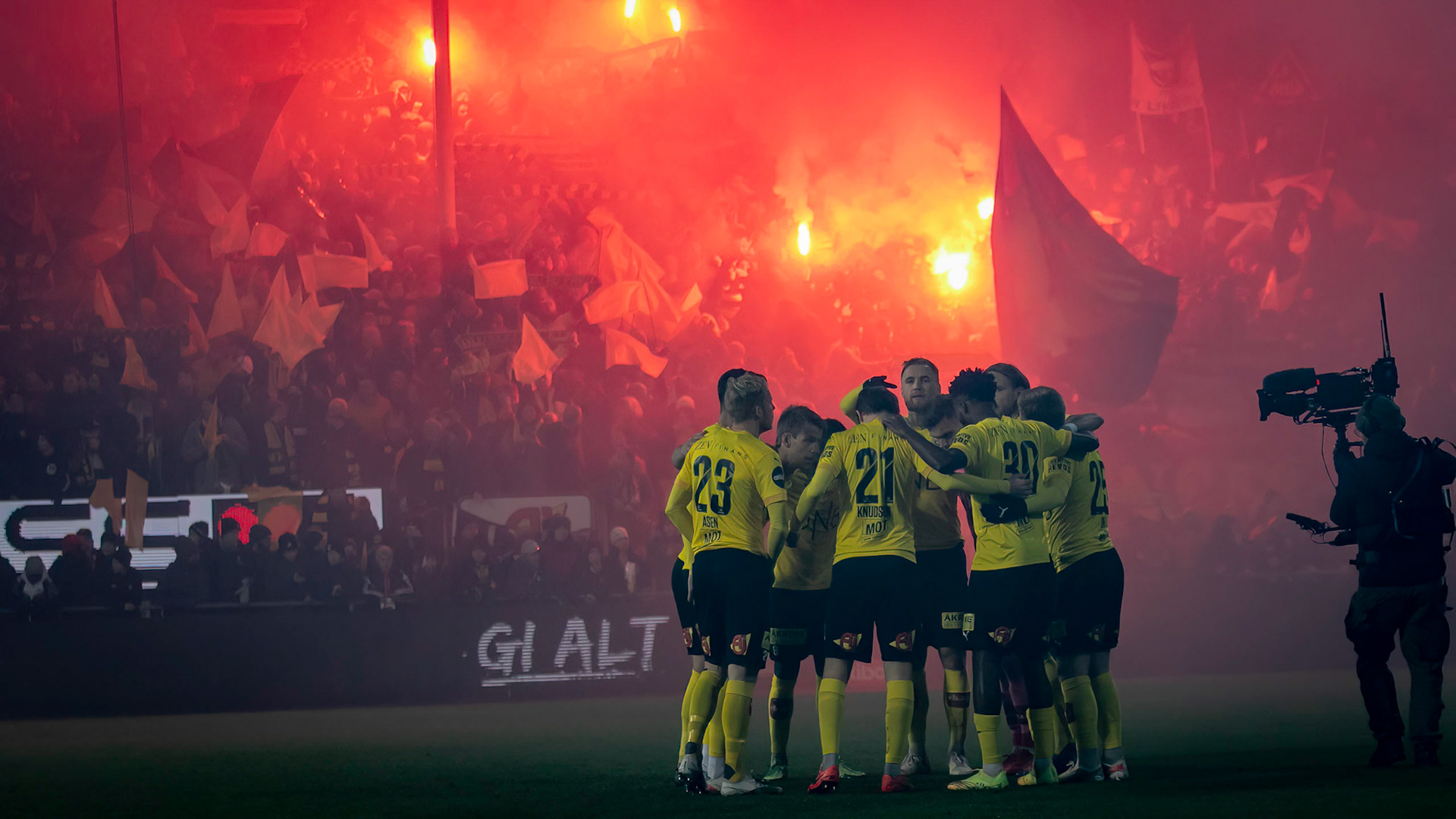Lillestrøm med siste peptalk før kampstart.