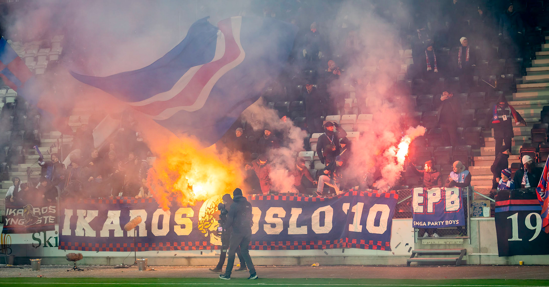 Supporterne til Vålerenga med non-stop liv og røre