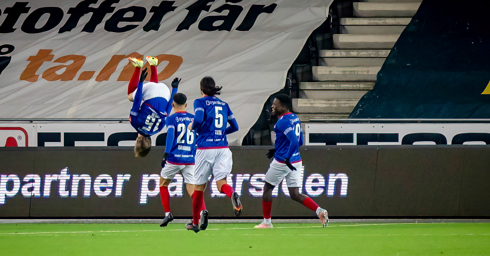 Flying start for Vålerenga og Odin Thiago Holm med mål etter 4 min