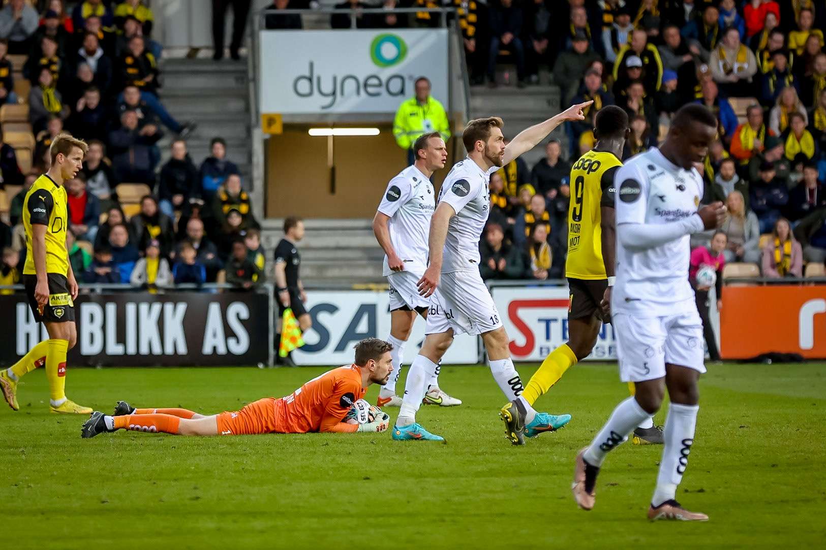 Brede Moe dirigerer sine Glimt-tropper i hektiske sluttminutter på Åråsen