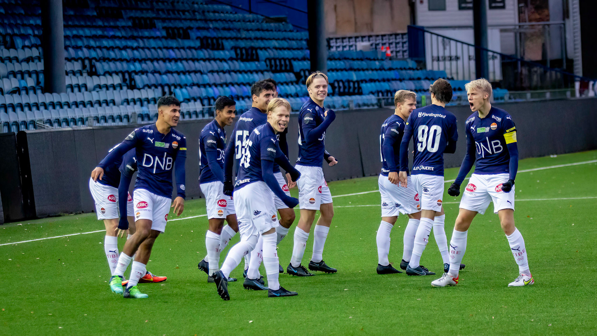 Glade gutter etter at første målet er i boks i kampen de måtte vinne