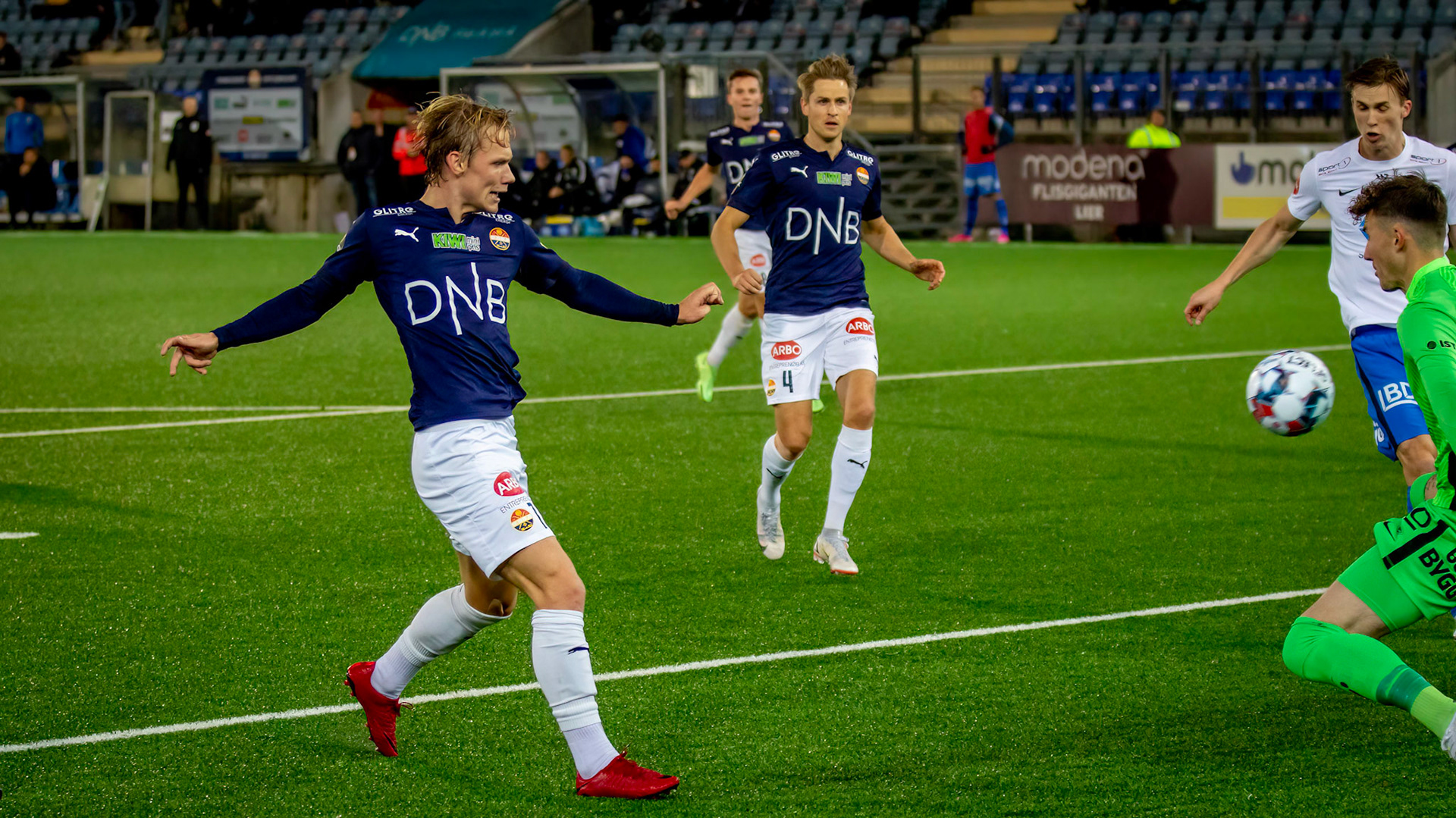 Godset-juvelen Tobias Gulliksen scorer sitt første av to mål