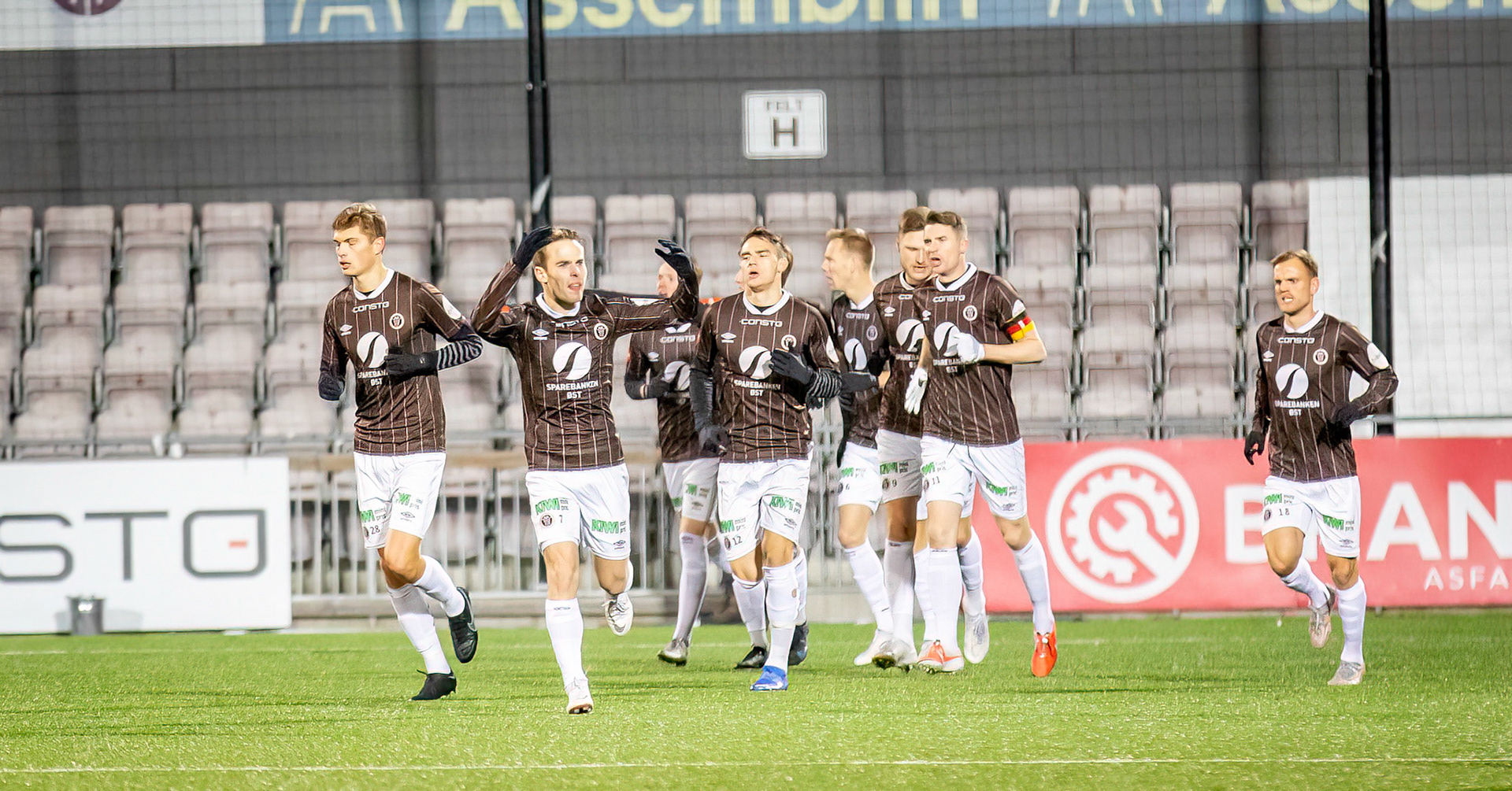 Lars Olden Larsen feirer nok en scoring