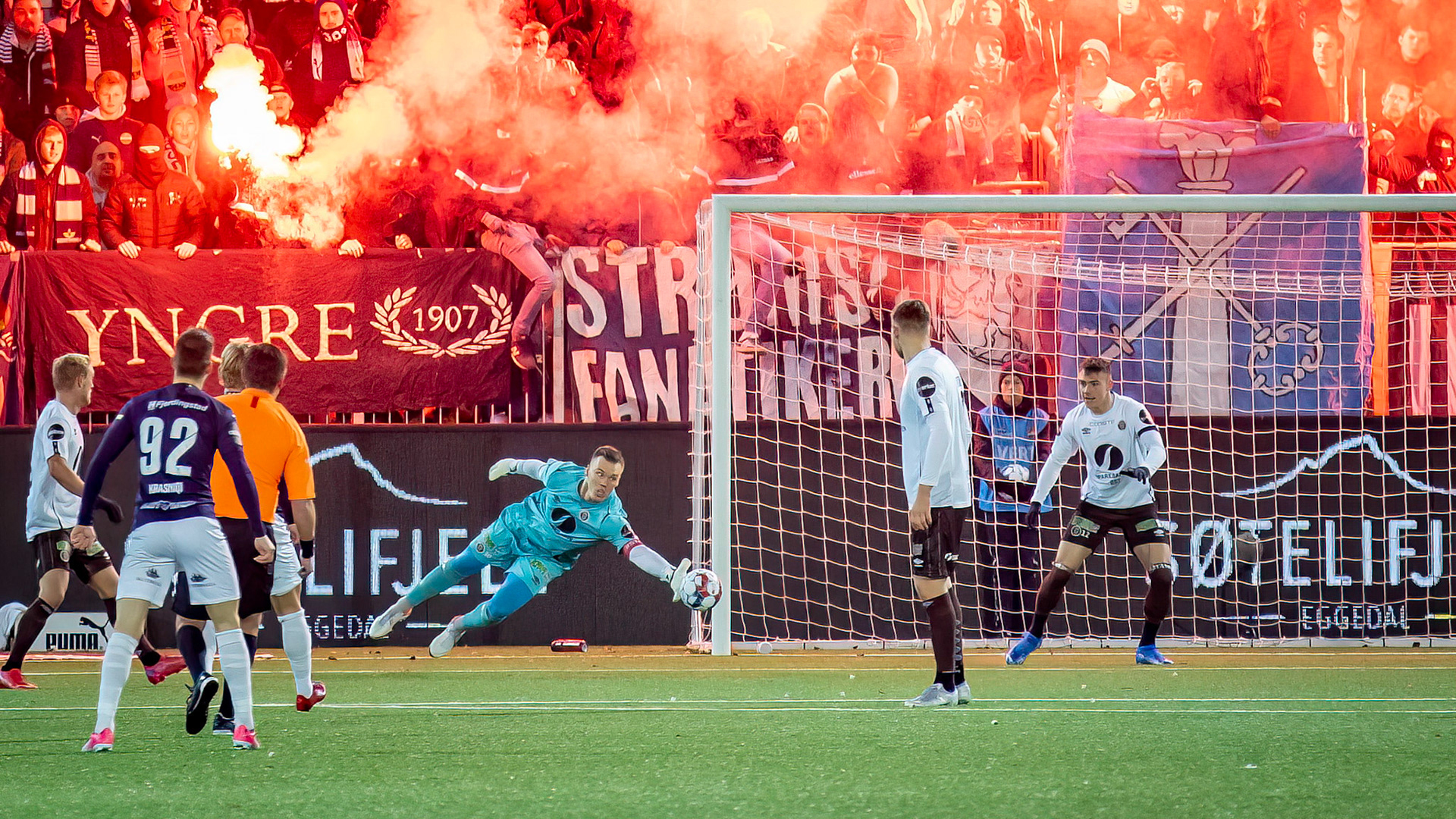 Mjøndalens keeper Idar Lysgård med viktig redning