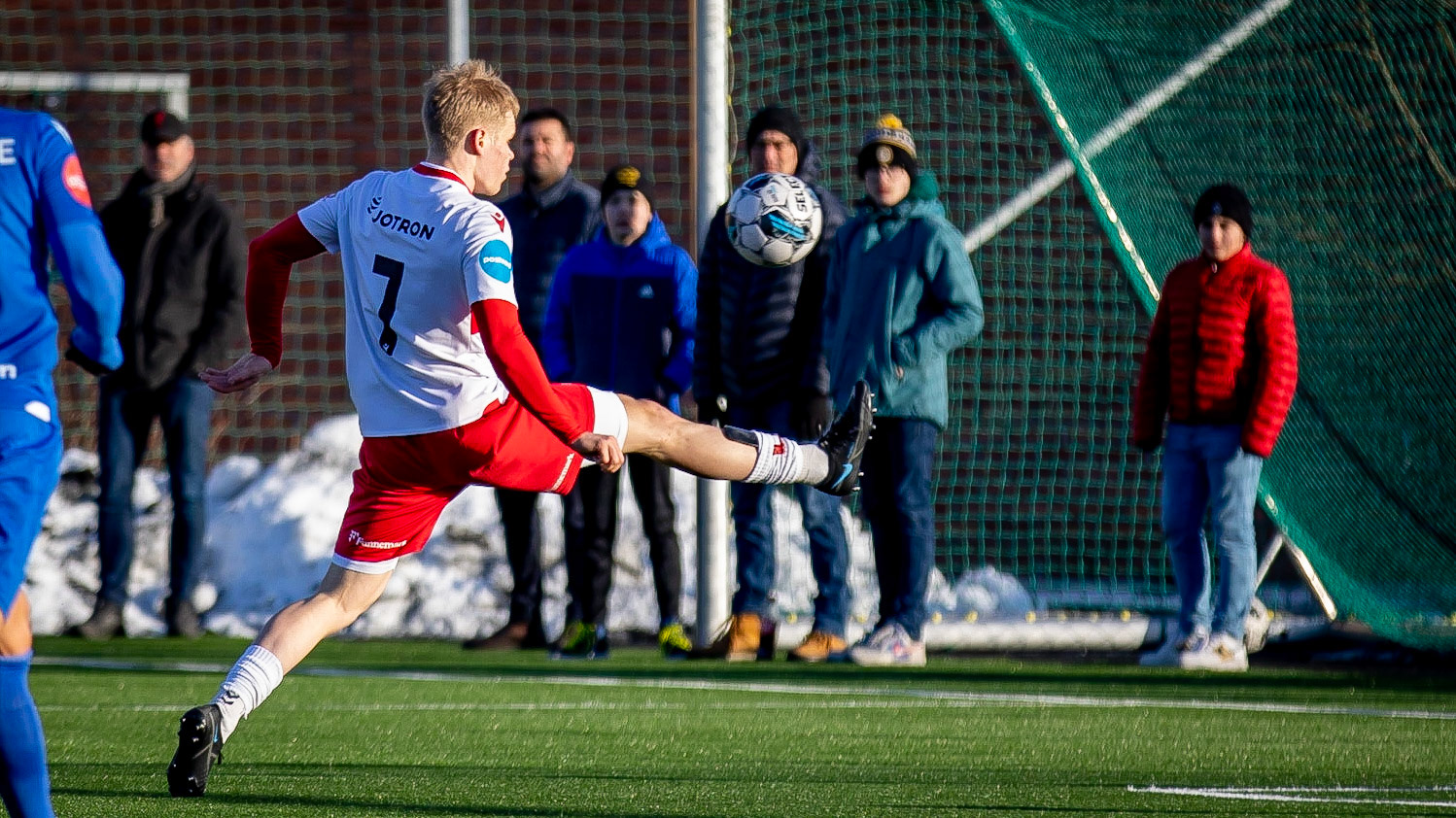 Andreas Arnesen med en lang fot