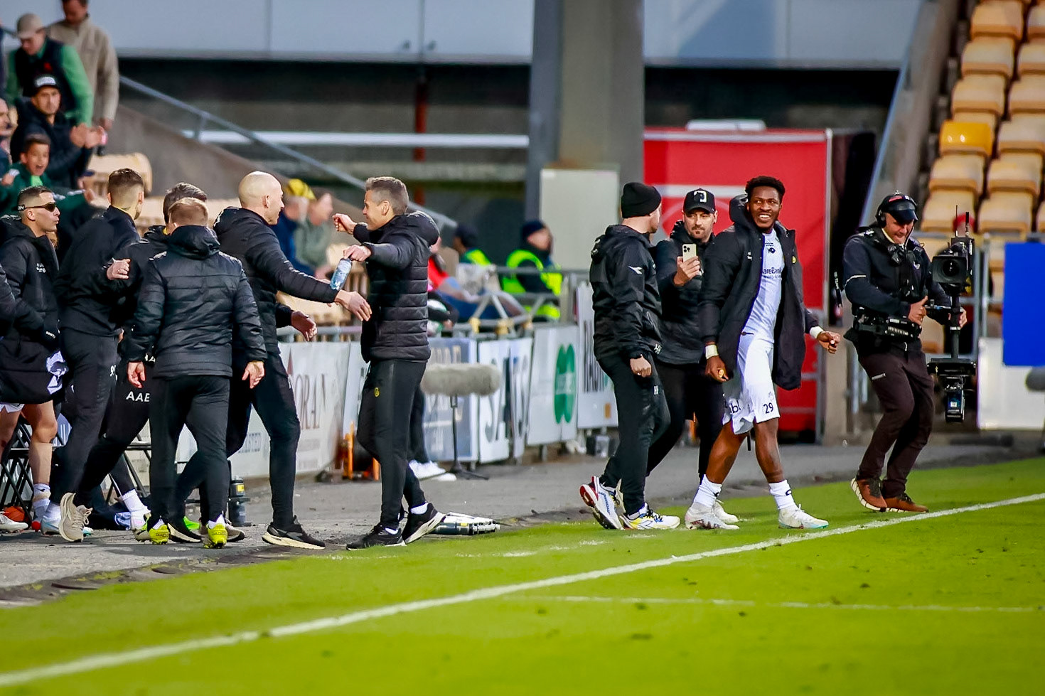 Man of the Match Faris Pemi med Åråsens bredeste glis etter at sluttsignalet gikk