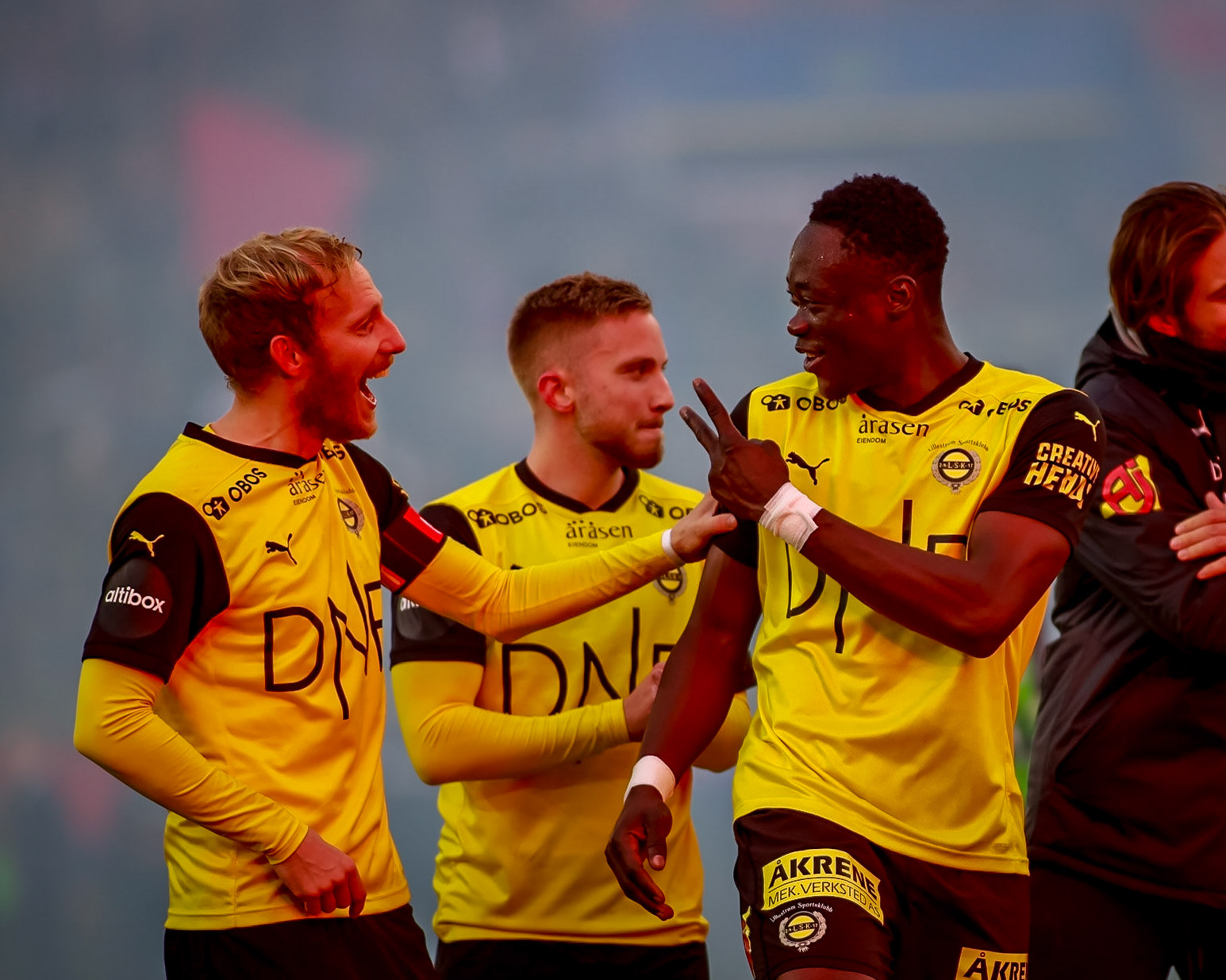 Akor Adams med to mål. Gjermund Åsen virker imponert