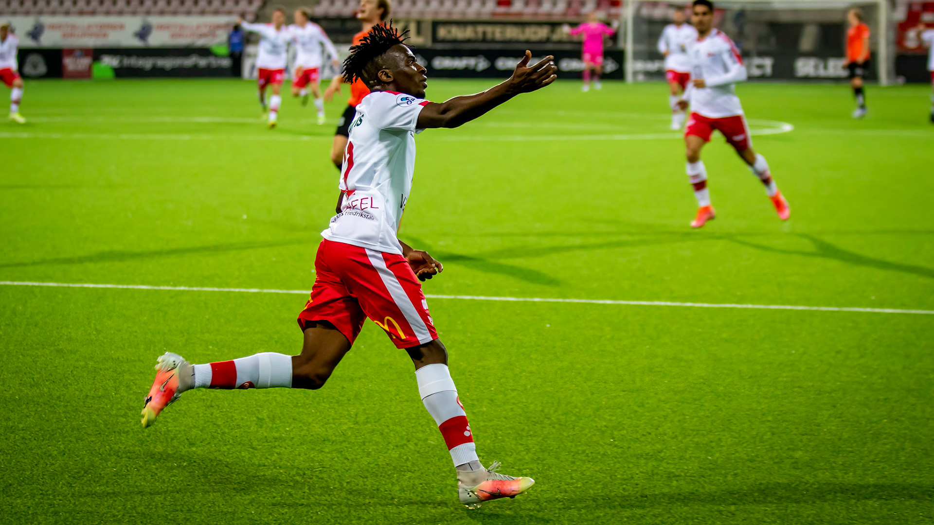 Taofeek Ismaheel feirer et av sine to mål