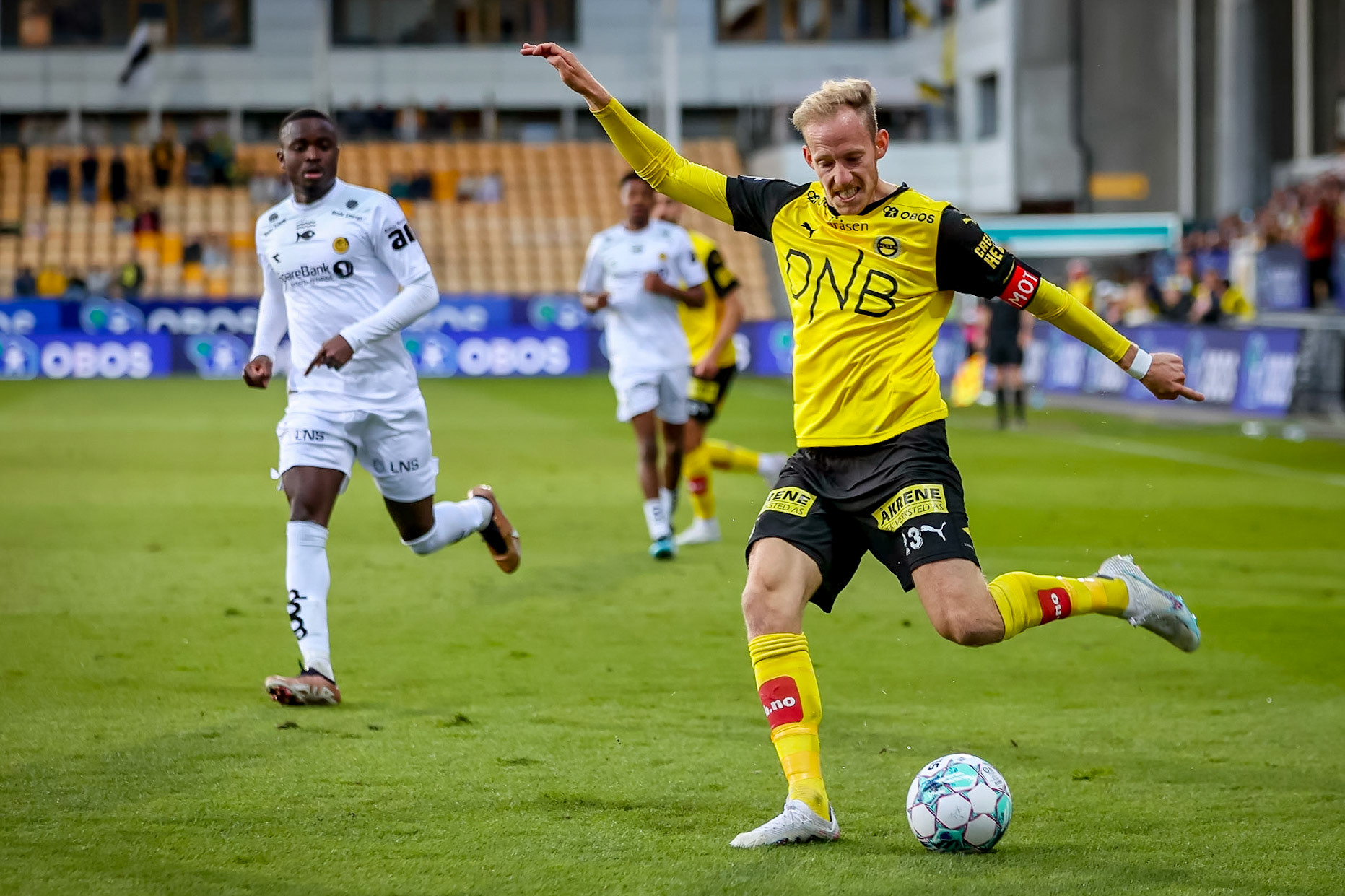 Lillestrøms kaptein Gjermund Åsen kom inn, men kunne ikke hindre tap