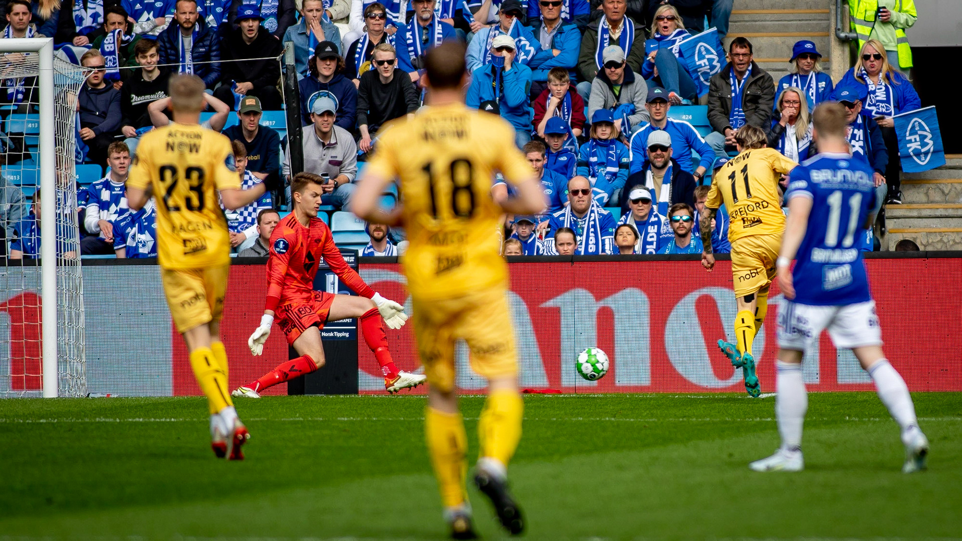 Runar Espejord stoppes av Jacob Karlstrøm