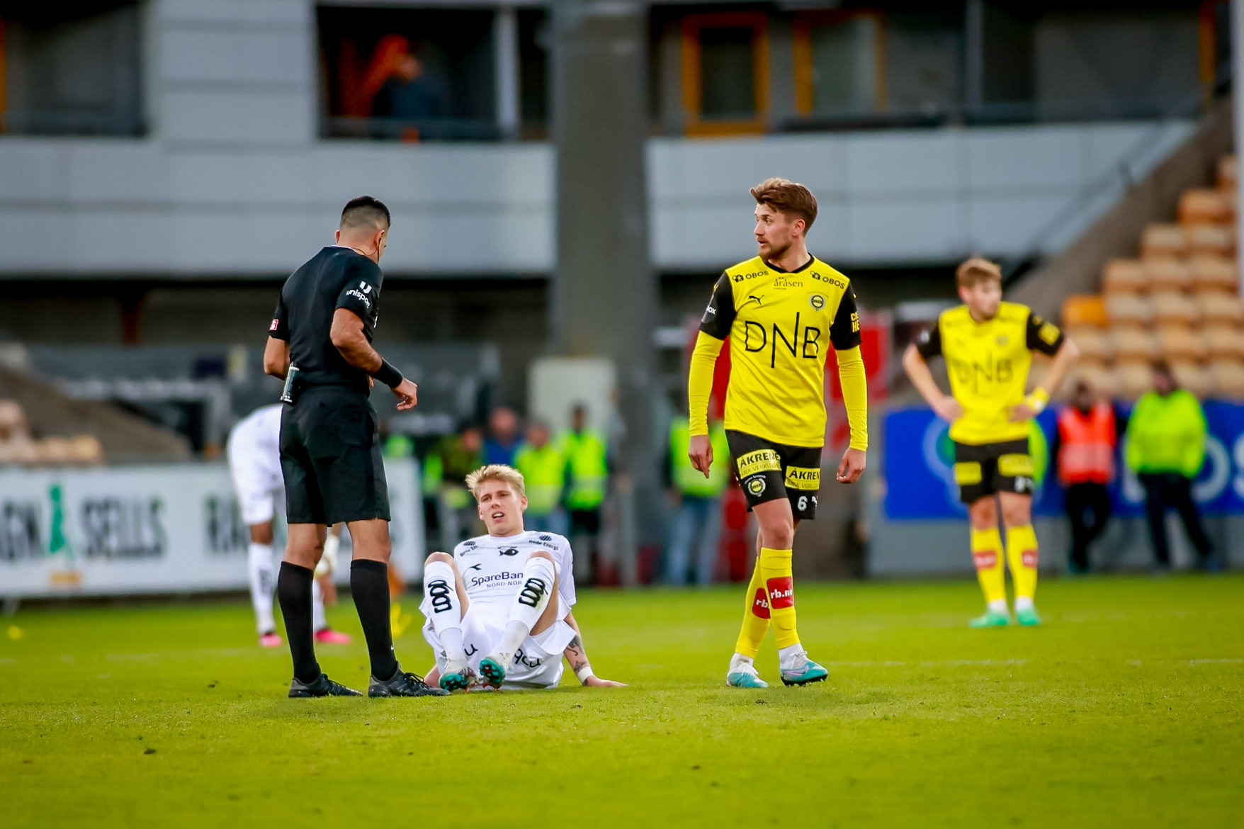 Albert Grønbæk kan ikke fortsette etter å ha pådratt seg en skade på Åråsen