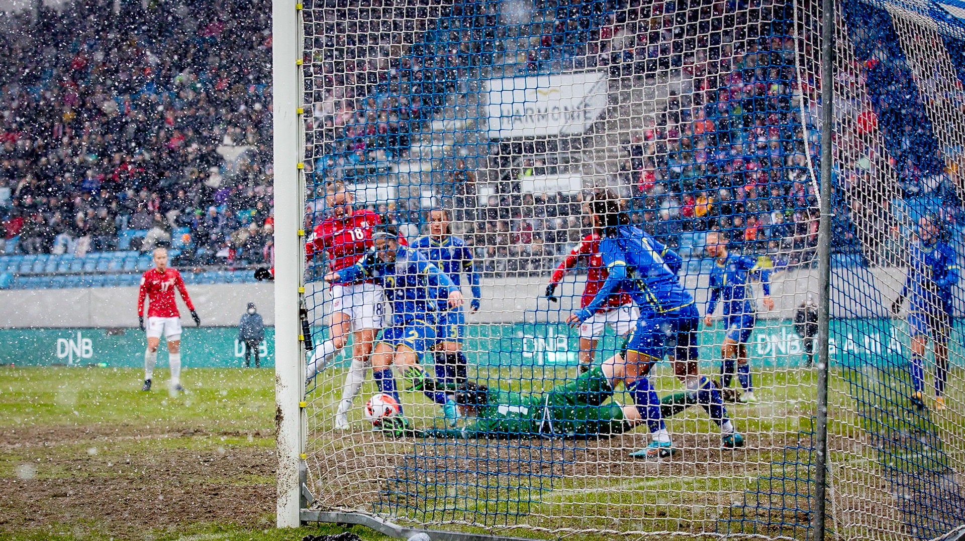 Frida Leonhardsen Maanum scorer Norges tredje mål