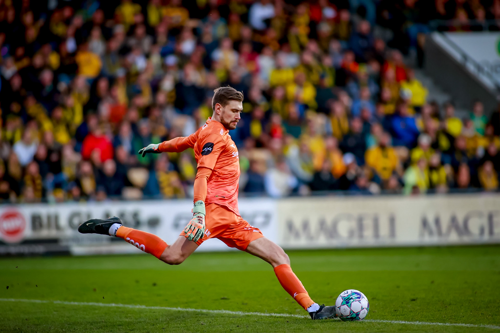 Nikita Haikin med utspark