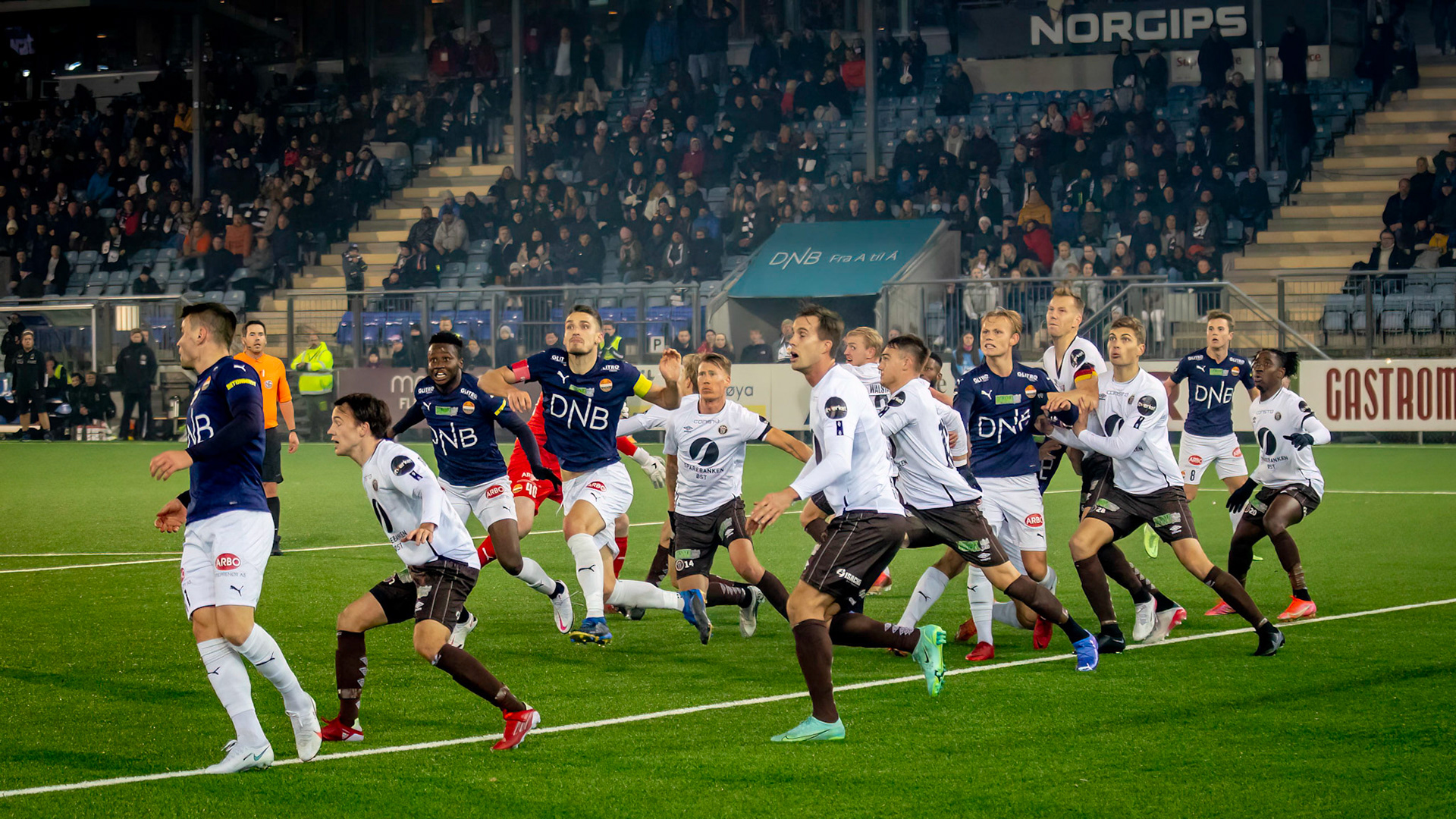 Meget hektisk for Mjøndalens forsvarer mot slutten