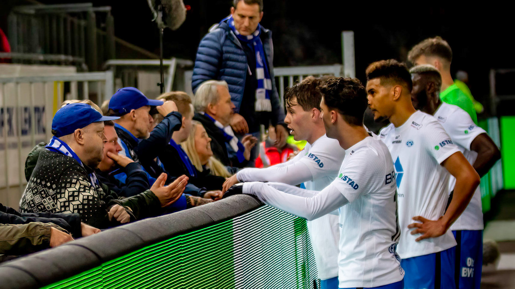 Moldespillerne måtte møte sinte supportere etter 6-0 tap på Marienlyst