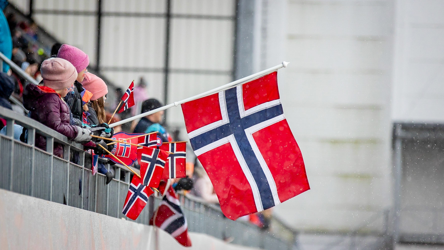 Norske flagg og god stemning