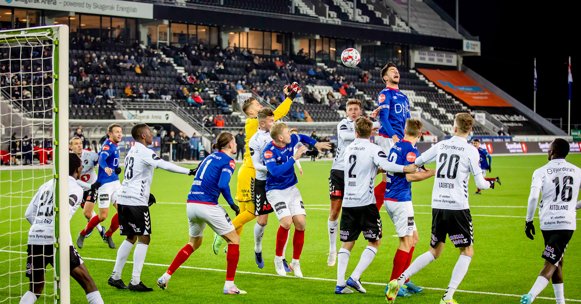 Vålerenga med corner mot slutten av kampen