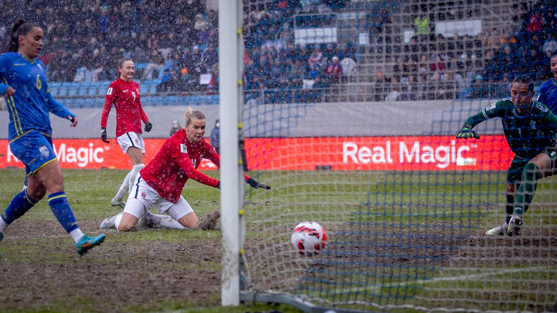 Ada Hegerberg scorer sitt andre på utradisjonelt vis