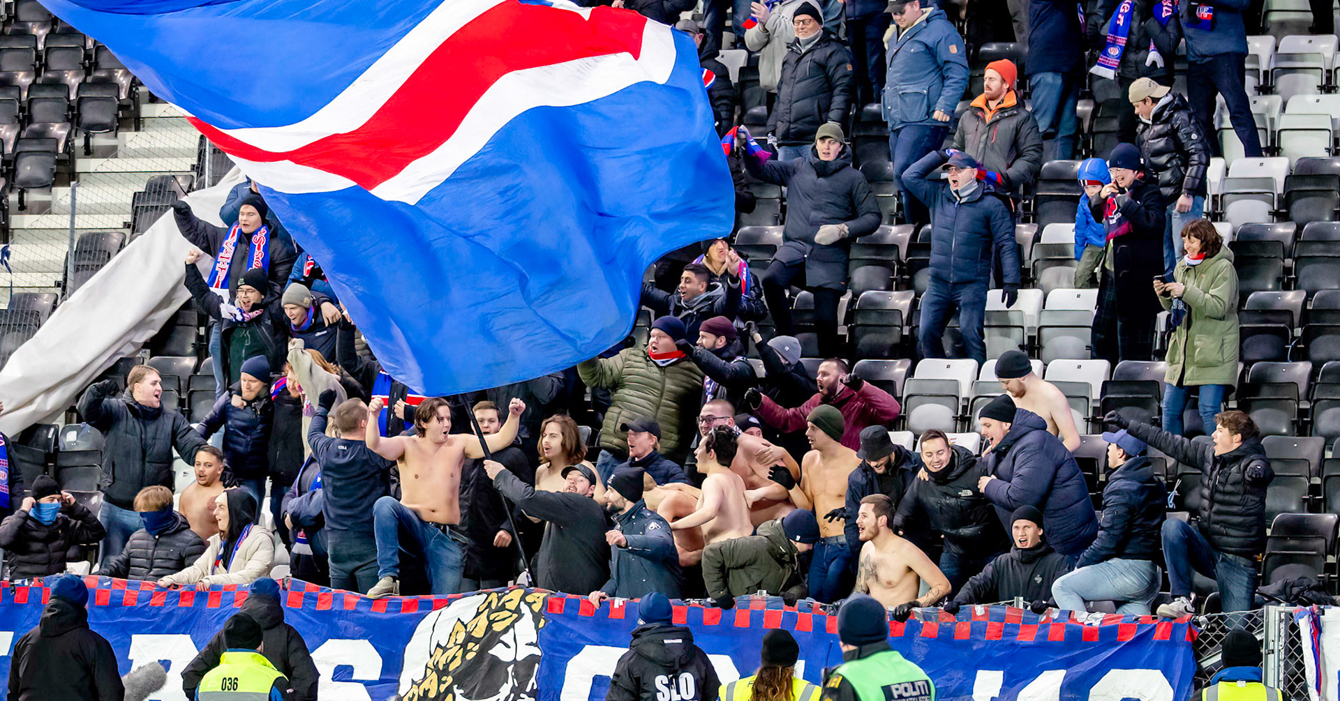 Vålerengas flagg til topps på Skagerak Arena
