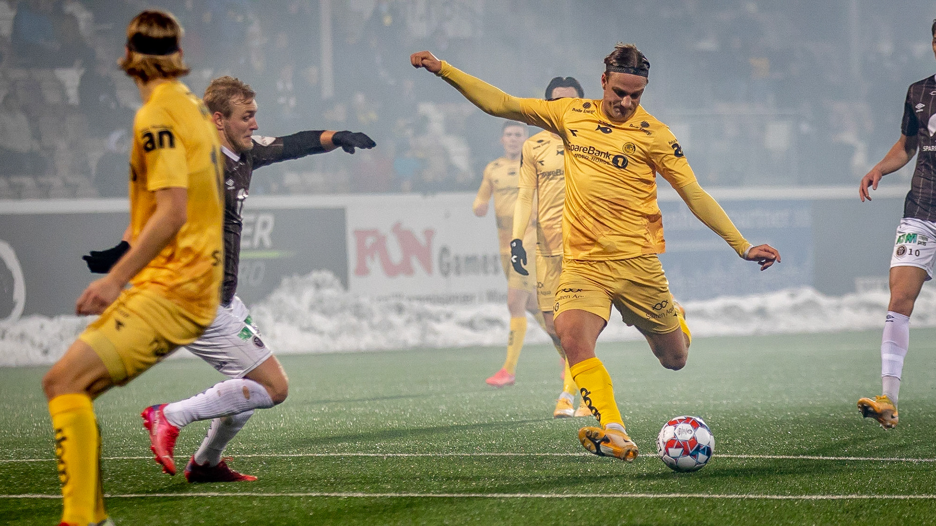 Erik Botheim skyter