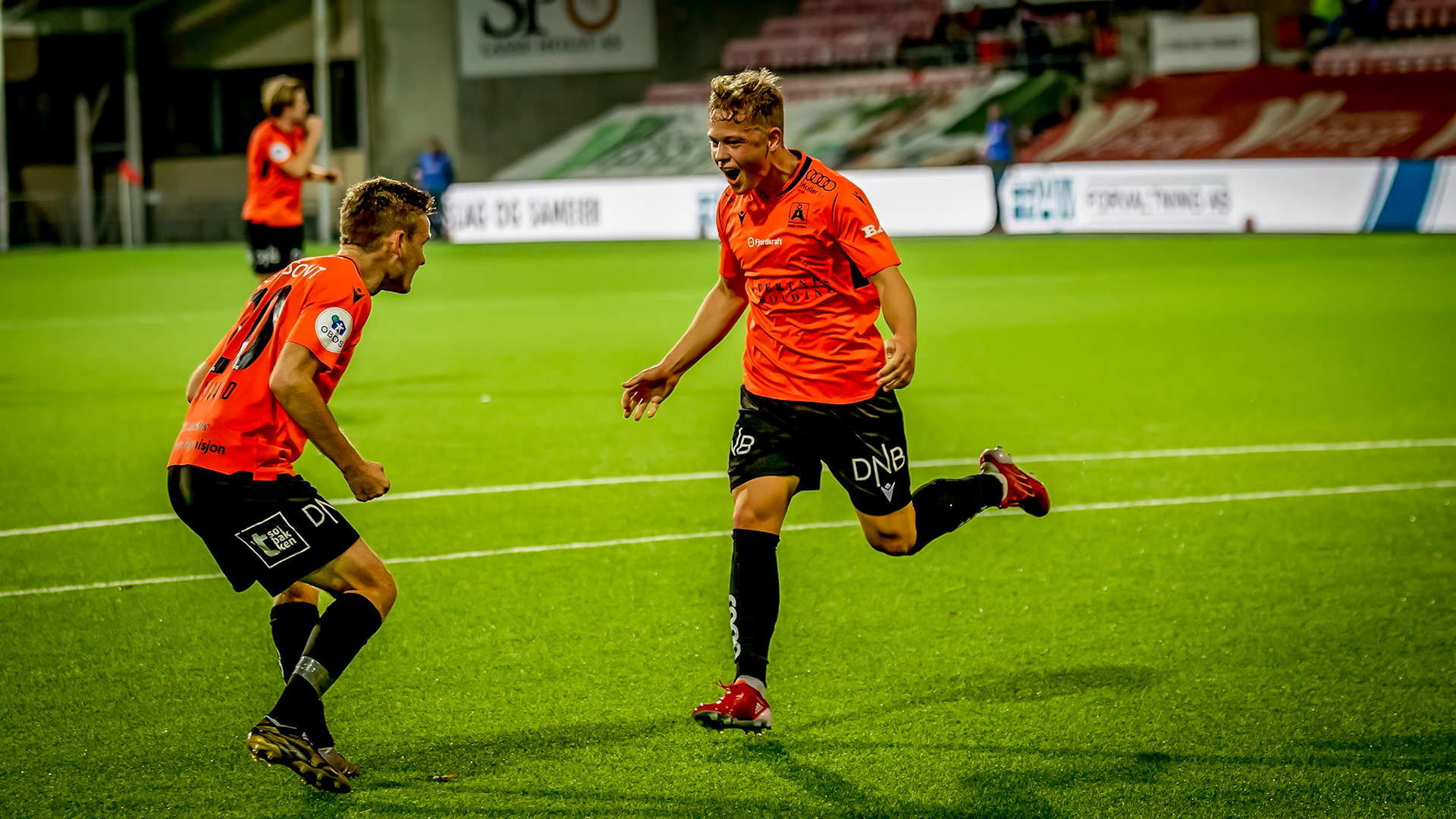 Sondre Auklend jubler etter en av to scoringer