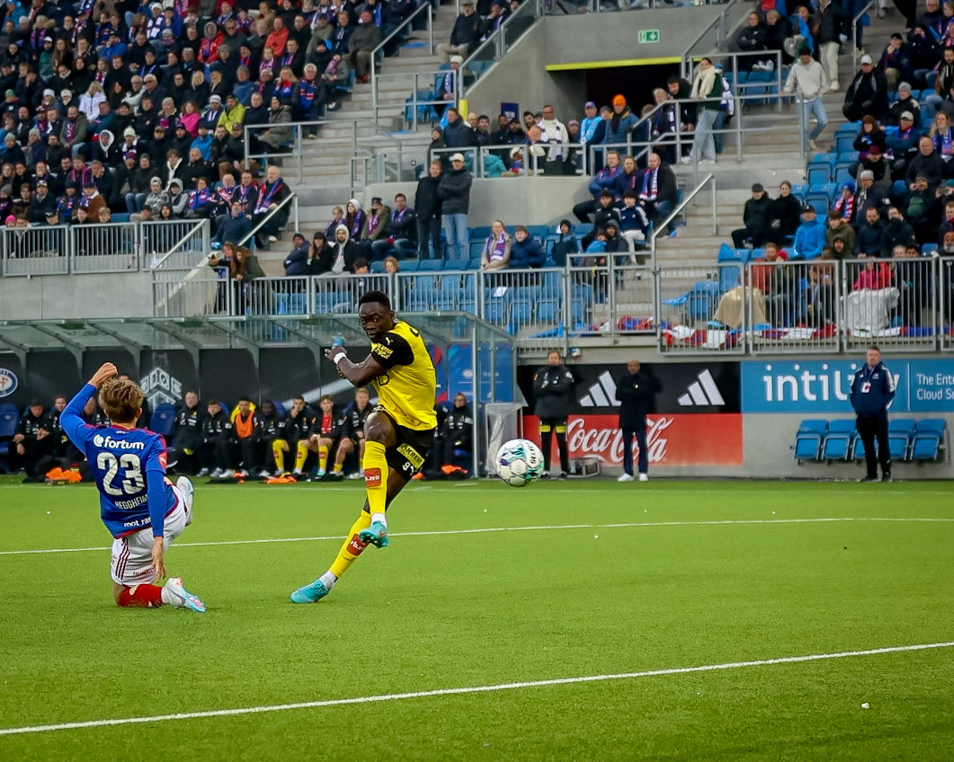 Akor Adams setter vinnermålet seks minutter på overtid.