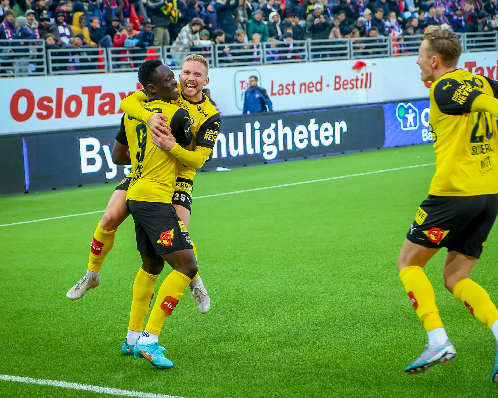  Akor Adams hylles etter å ha redusert til 3-2