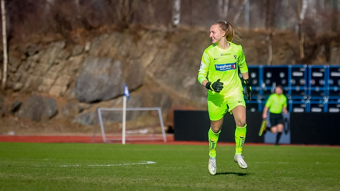 Stabæks keeper Sunniva Skoglund er meget fornøyd etter reduseringen til 3-2