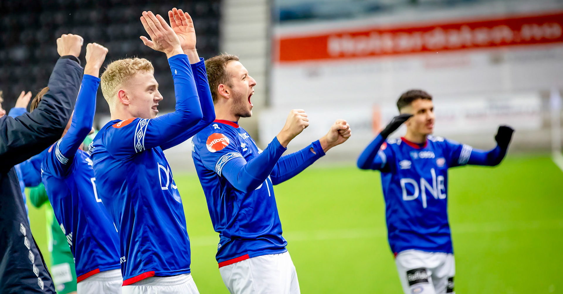 Jonatan Tollås Nation leder an feiringen