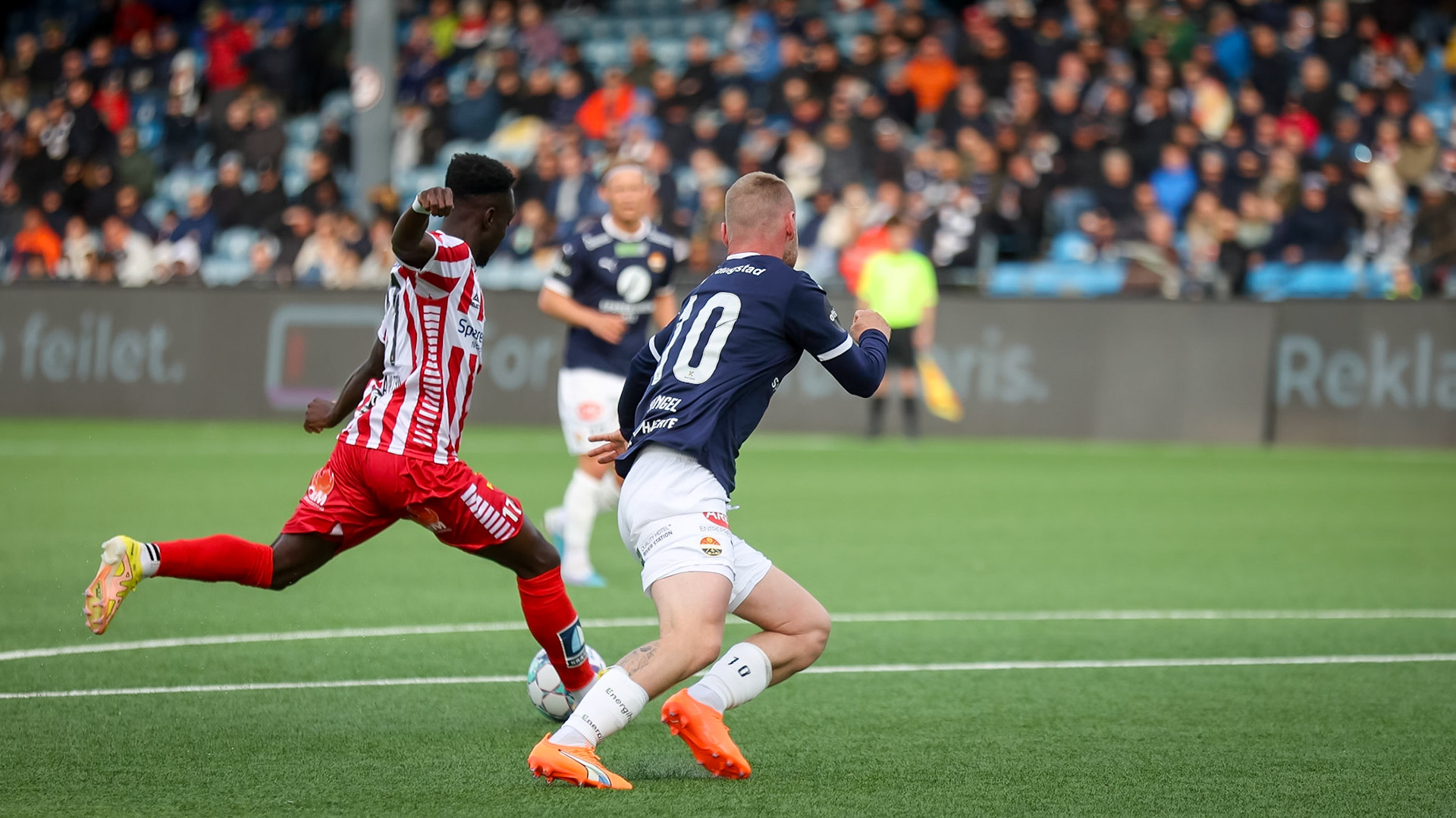 Yaw Paintsil scorer kampens eneste mål. Herman Stengel når ikke fram.