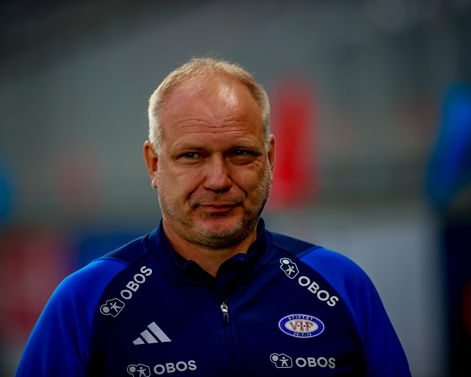 Dag-Eilev Fagermo smiler til tross for at enkelte publikummere skjelte han ut etter kampen