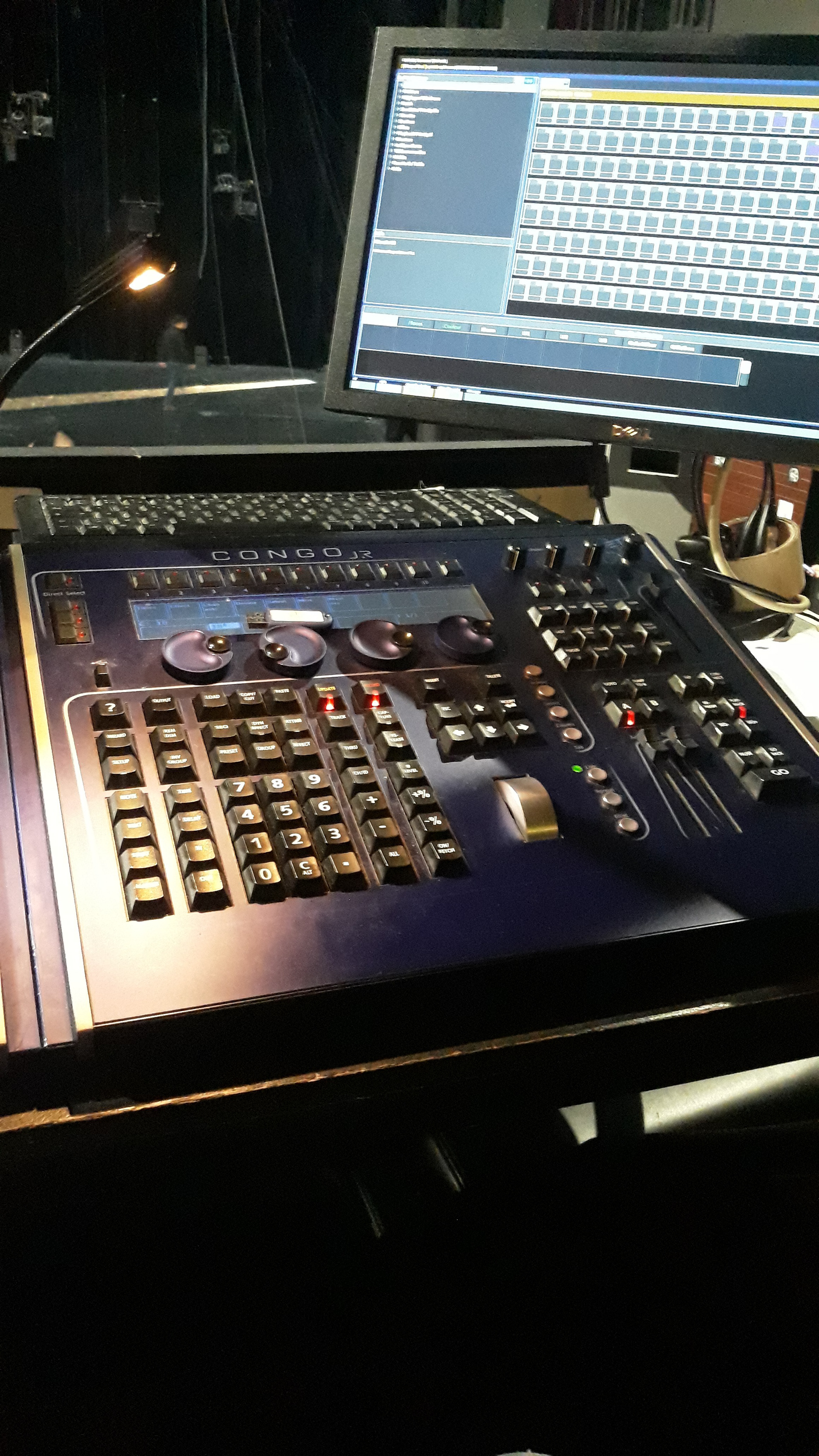 Patching et gestion des circuits lumière sur console ETC Congo Jr