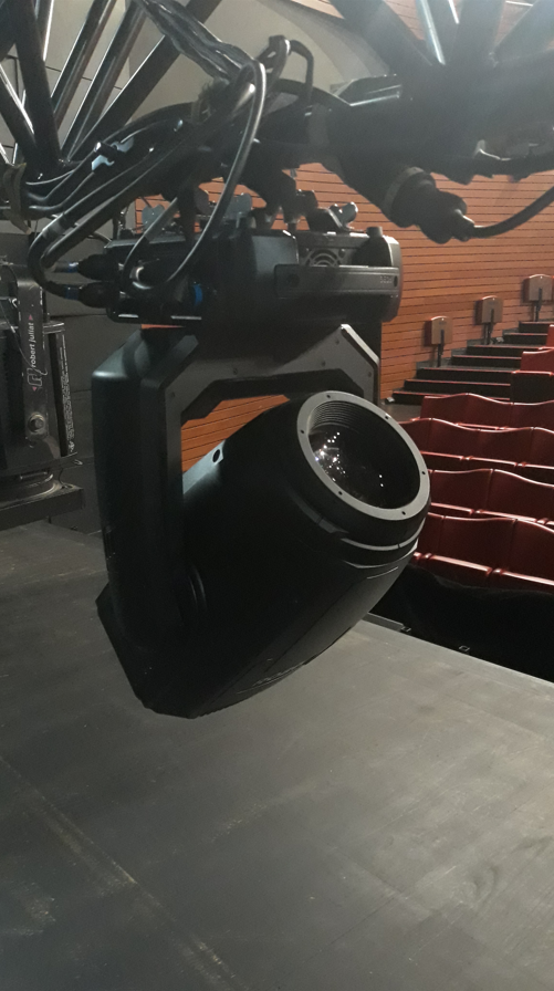 Installation et accroche de lyres Robe